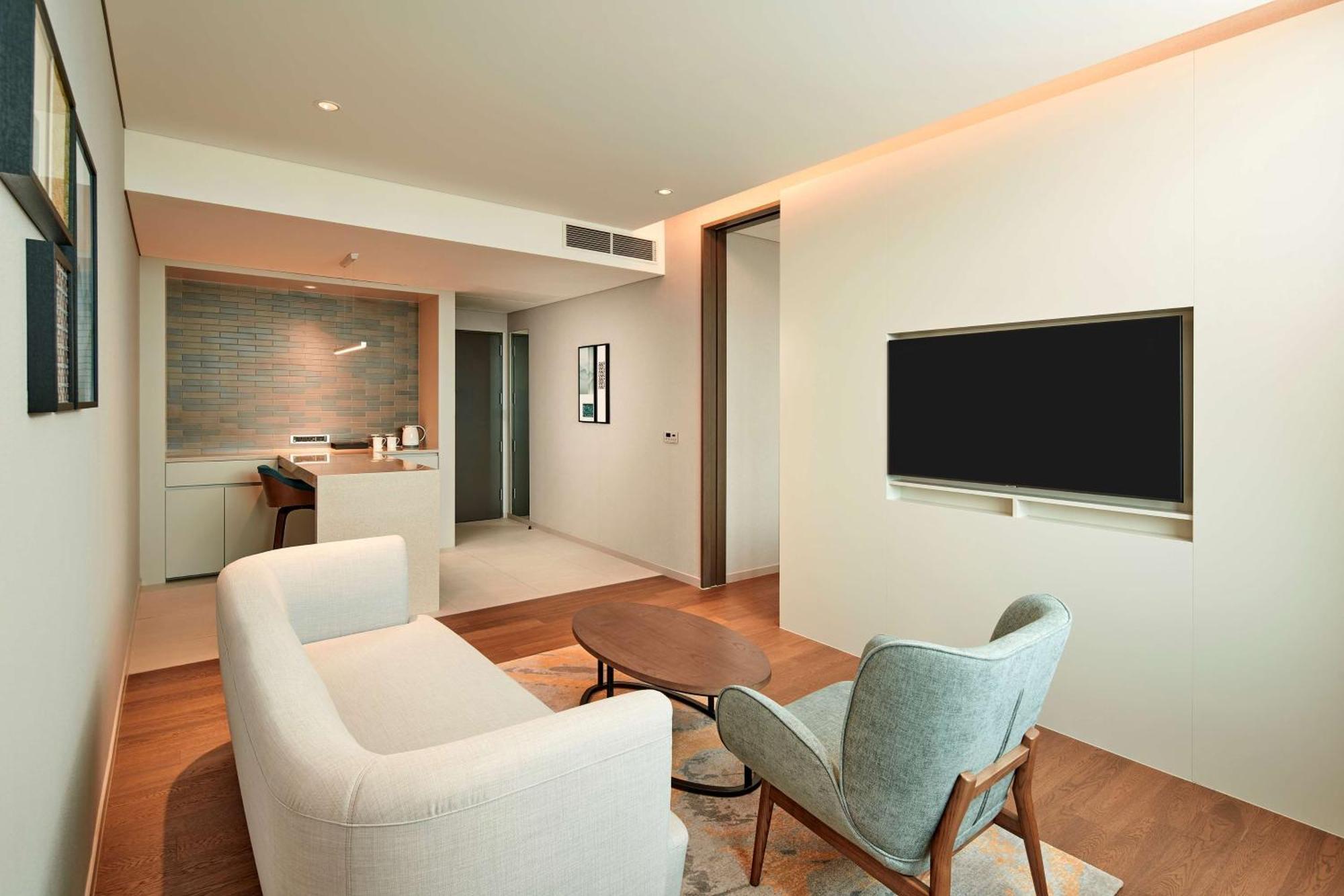 Deluxe King Suite