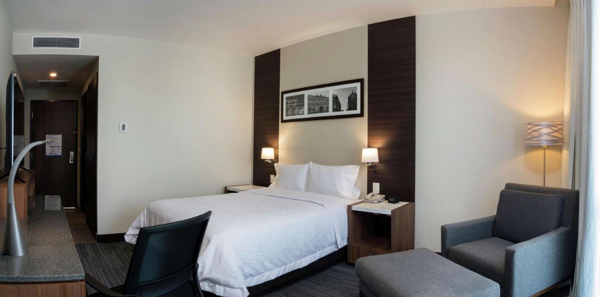 Queen Room - Mobility Access with Roll-in Shower