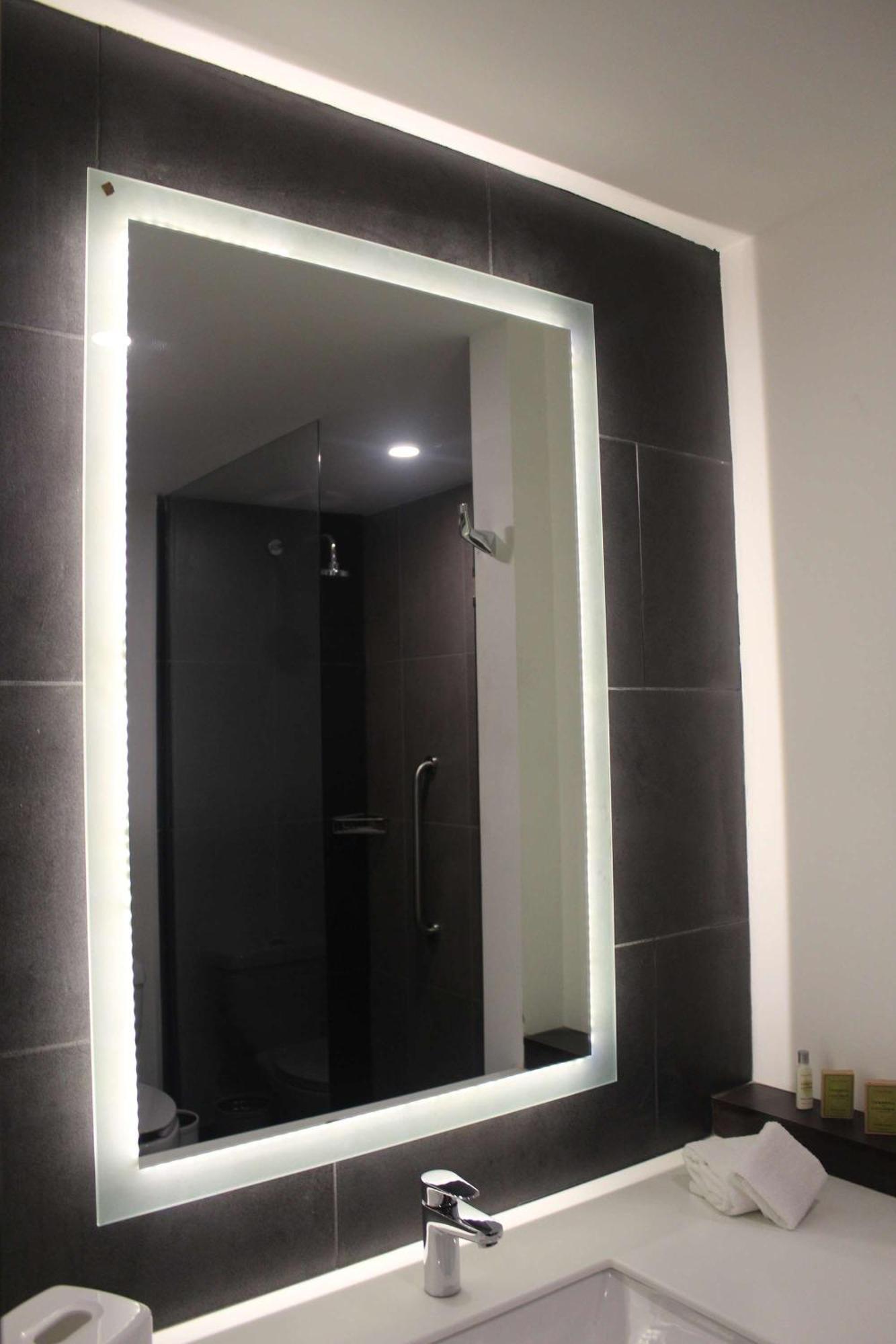 Double Room with Two Double Beds and Lake View
