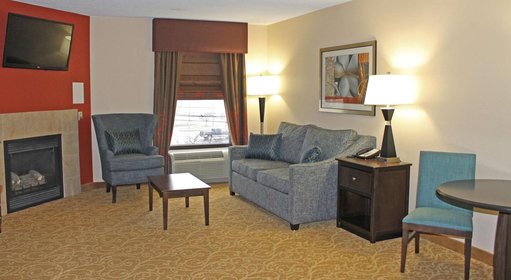 One-Bedroom King Suite Whirlpool Non-Smoking,1548276043:JPEG