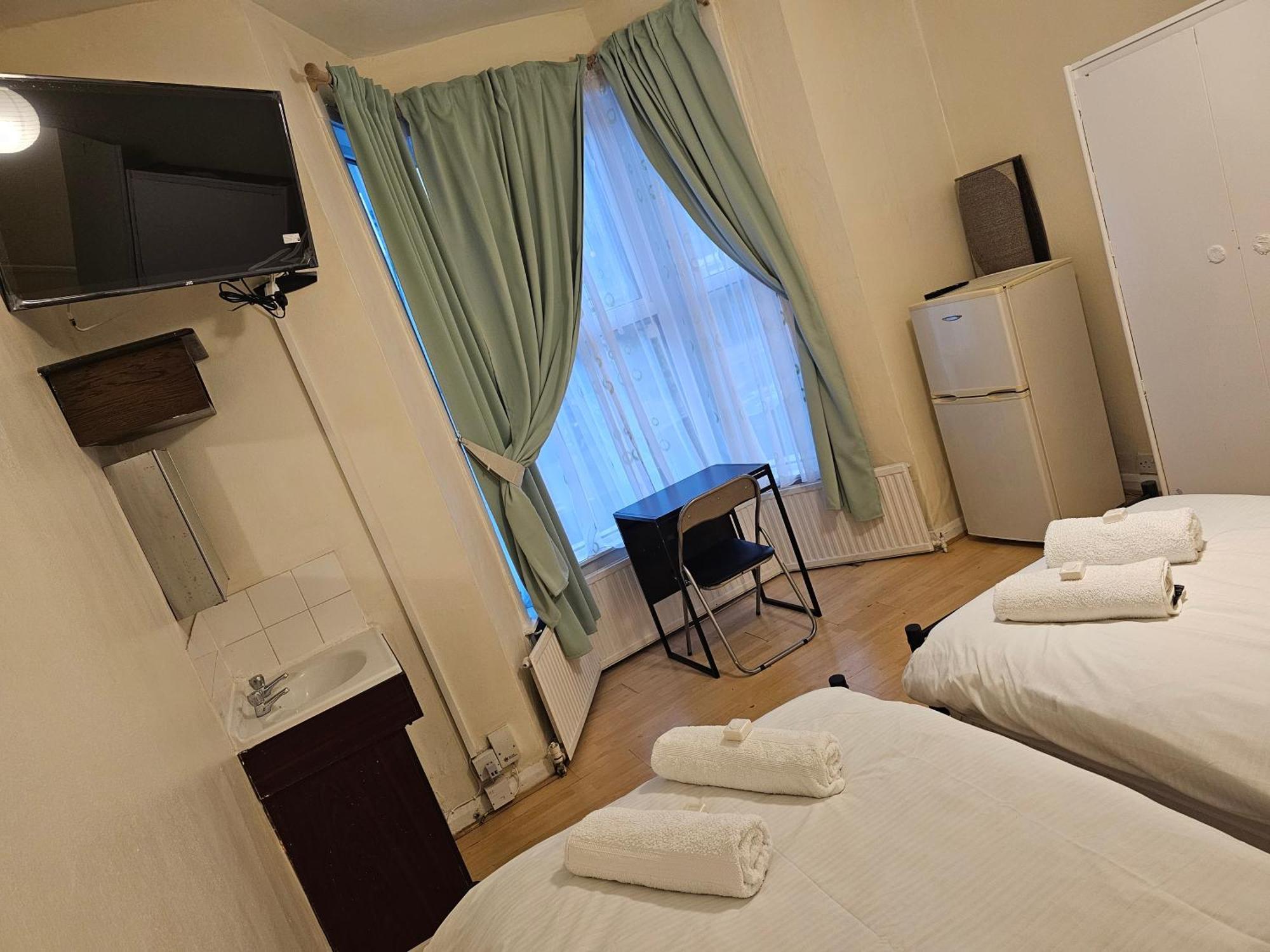 Twin Room,1518830152:JPEG