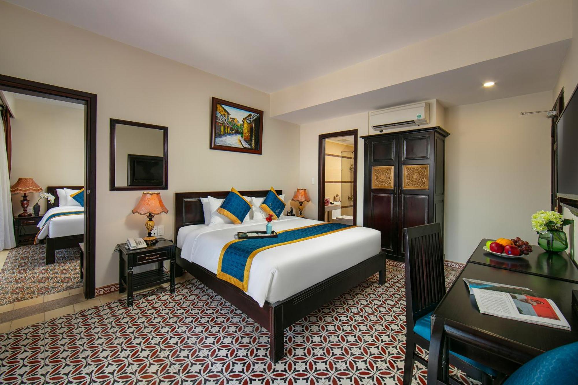 Connecting Suite & Balcony