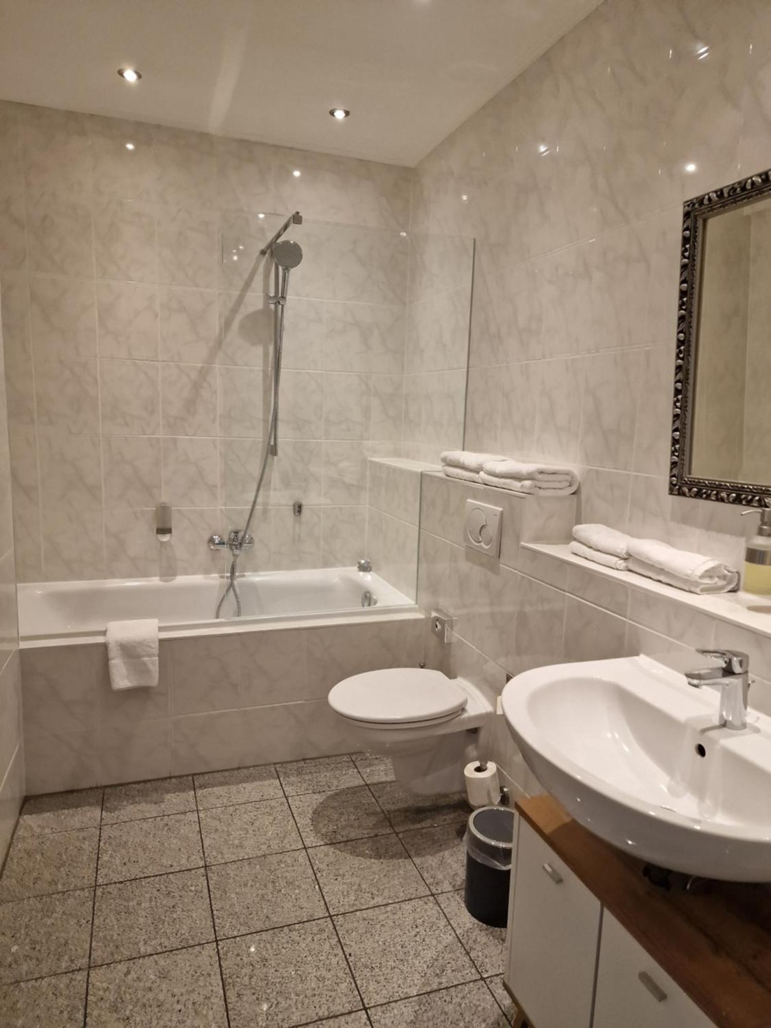 Standard Single Room Shower,1548445903:JPEG