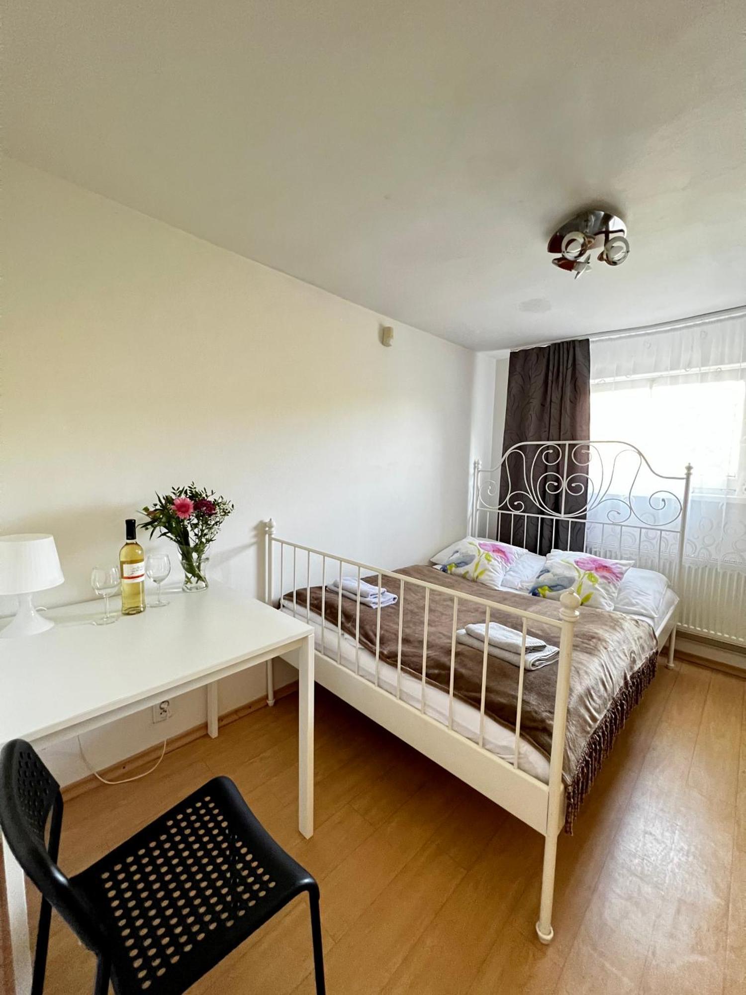 Small Double Room,1548450907:JPEG