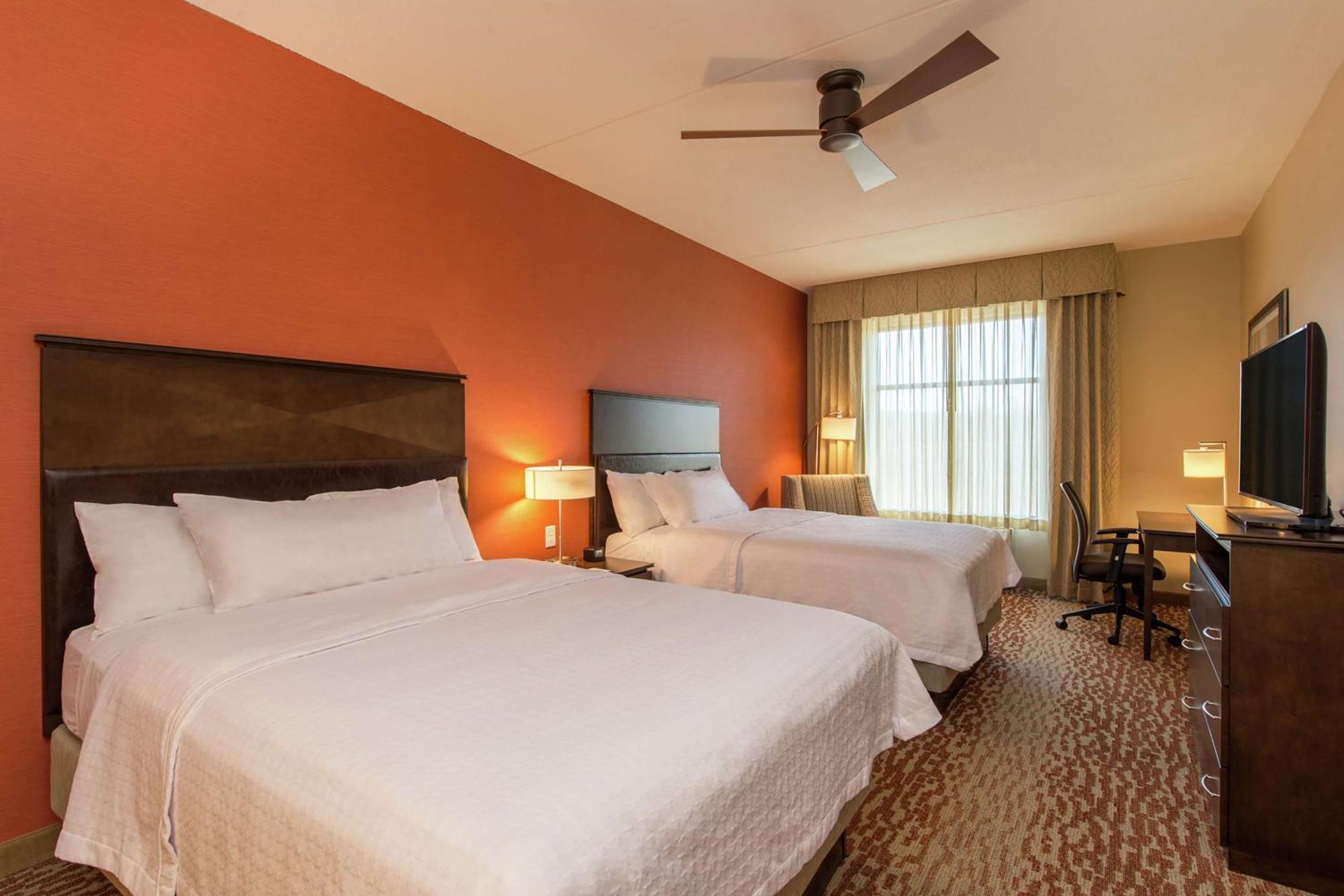 One-Bedroom Queen Suite with Two Queen Beds - Non-Smoking