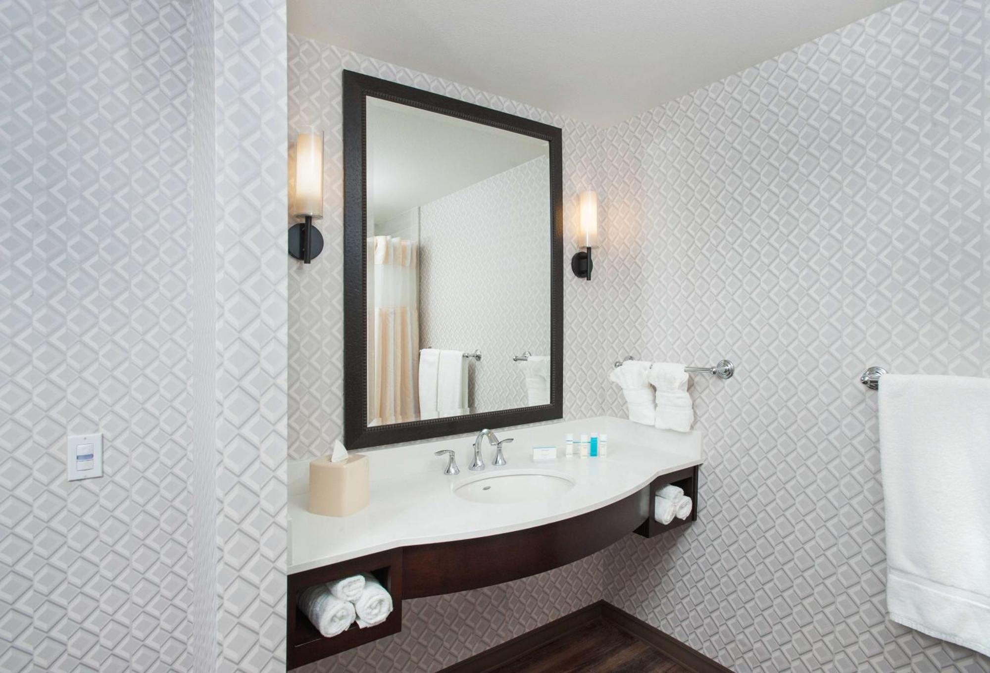 One-Bedroom King Suite