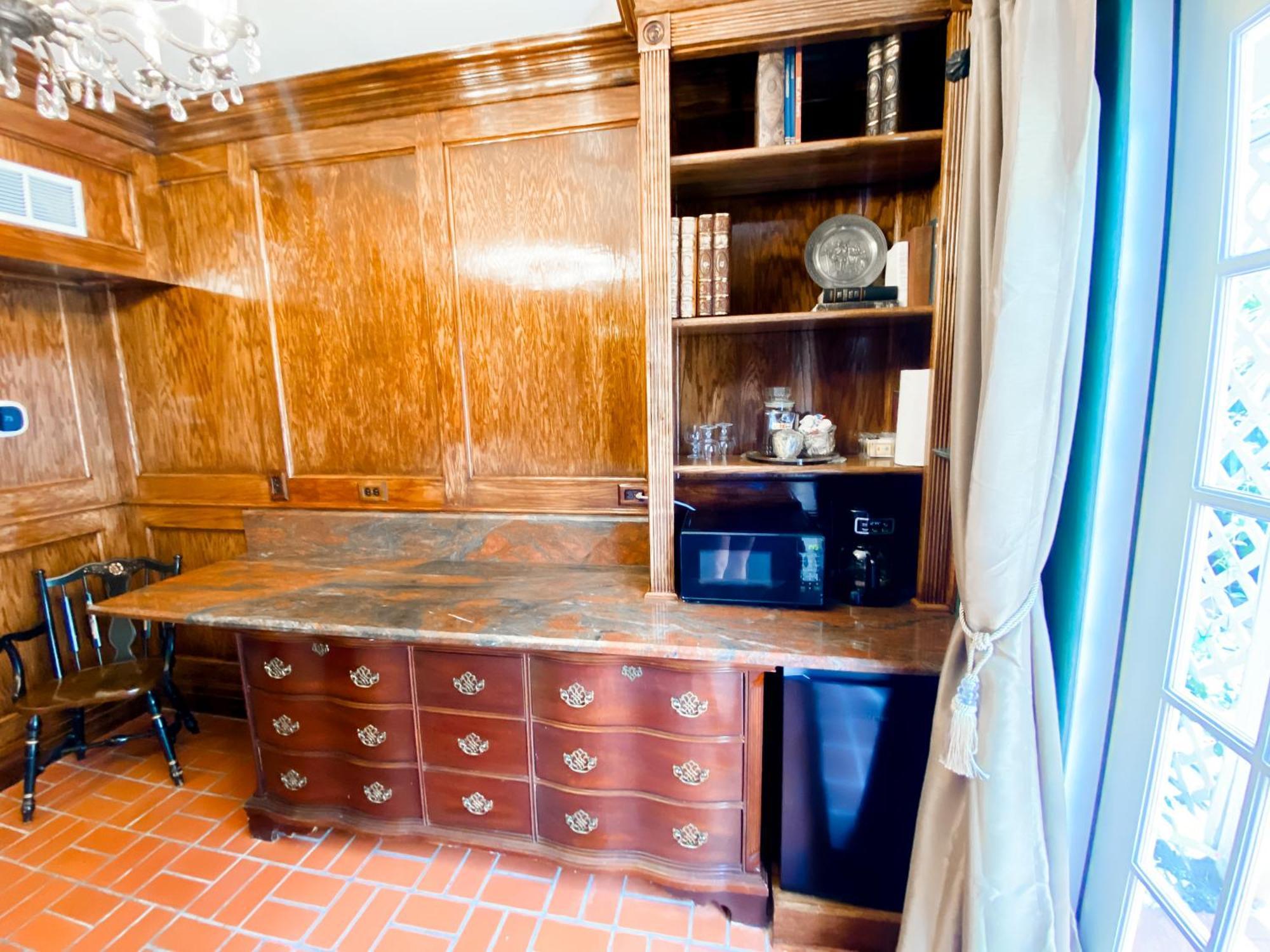 The Oxford Suite