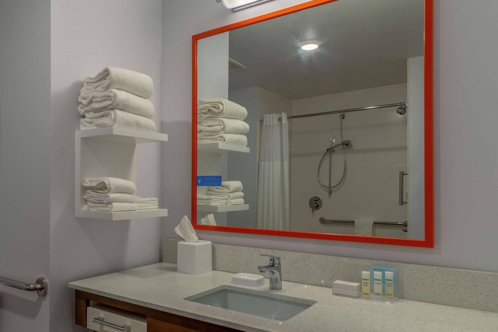 Queen Room with Two Queen Beds and Bath Tub - Mobility Accessible