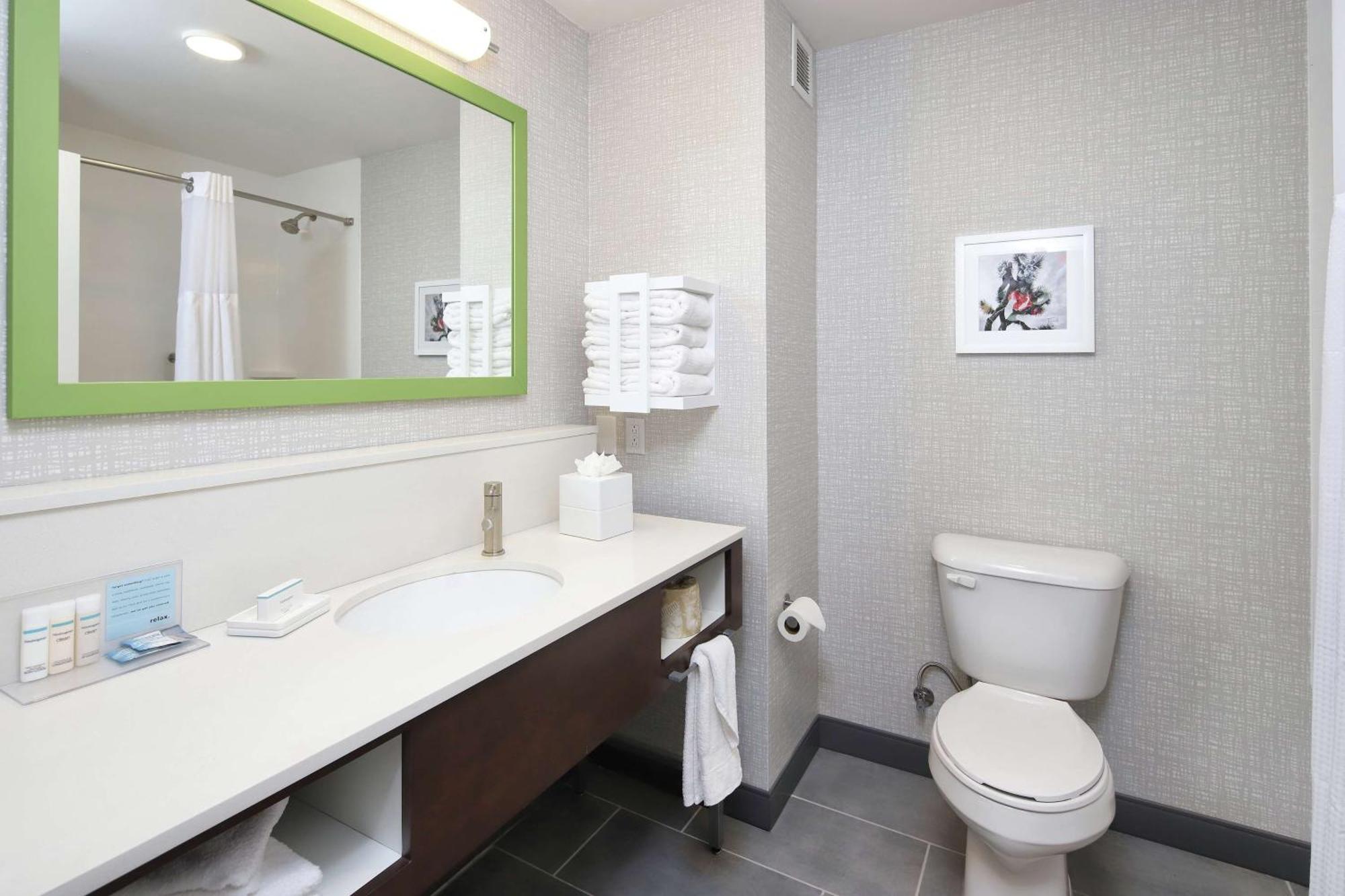 Habitación con 1 cama exgtragrande y bañera accesible - Adaptada para personas con movilidad reducida - No fumadores