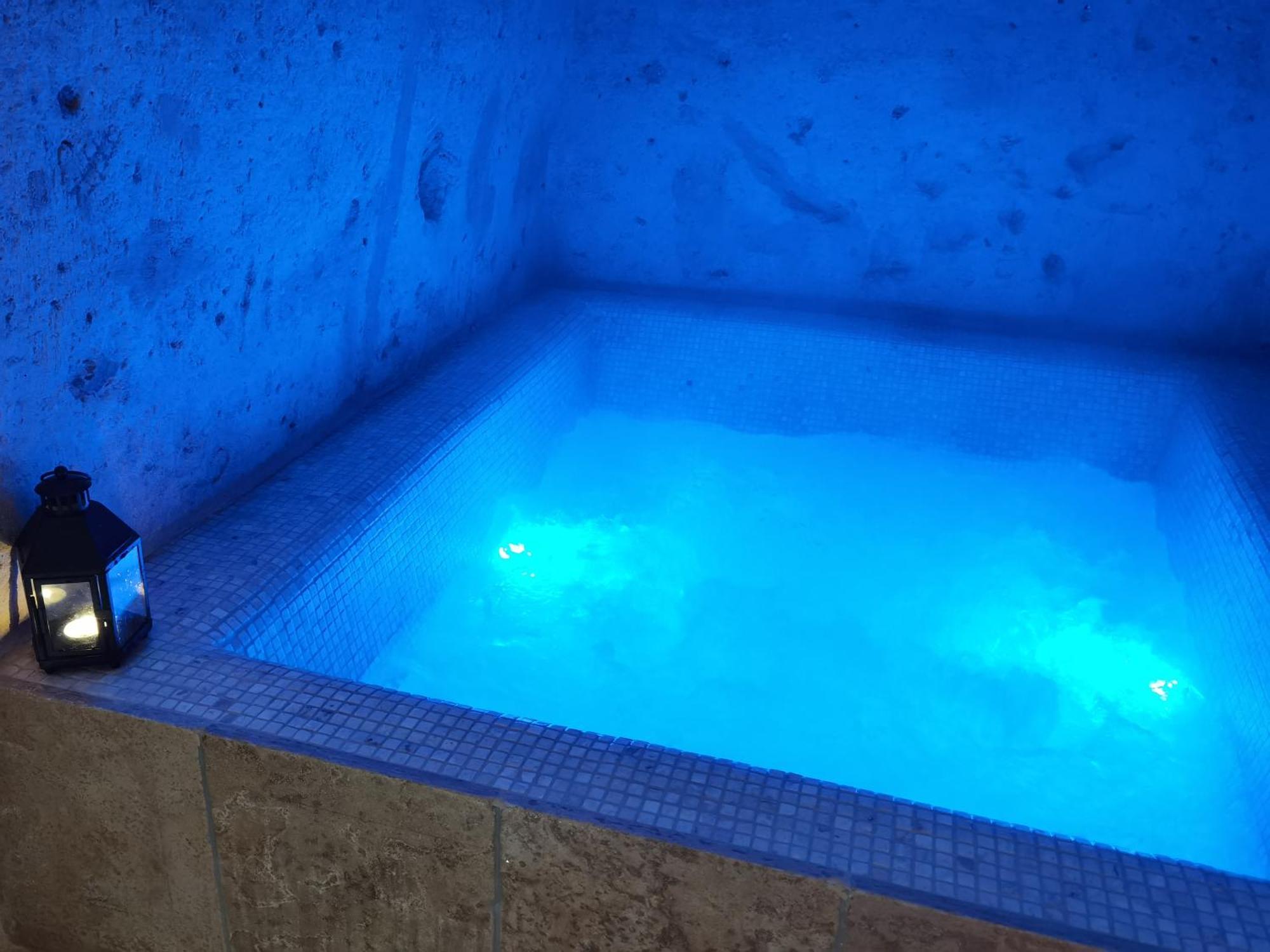 Queen Room with Spa Bath,1409317115:JPEG