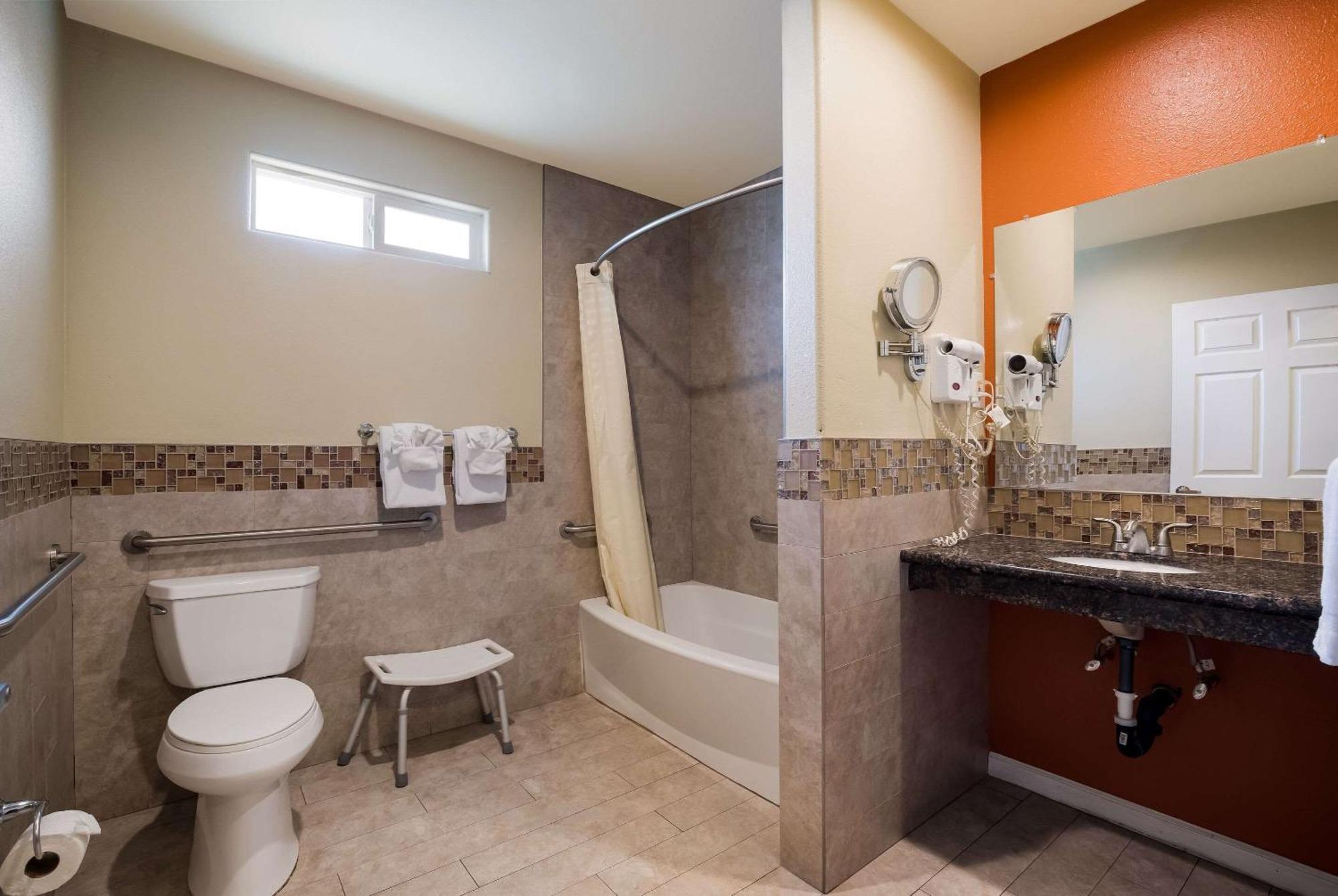 Queen Room - Disability Access/Non-Smoking