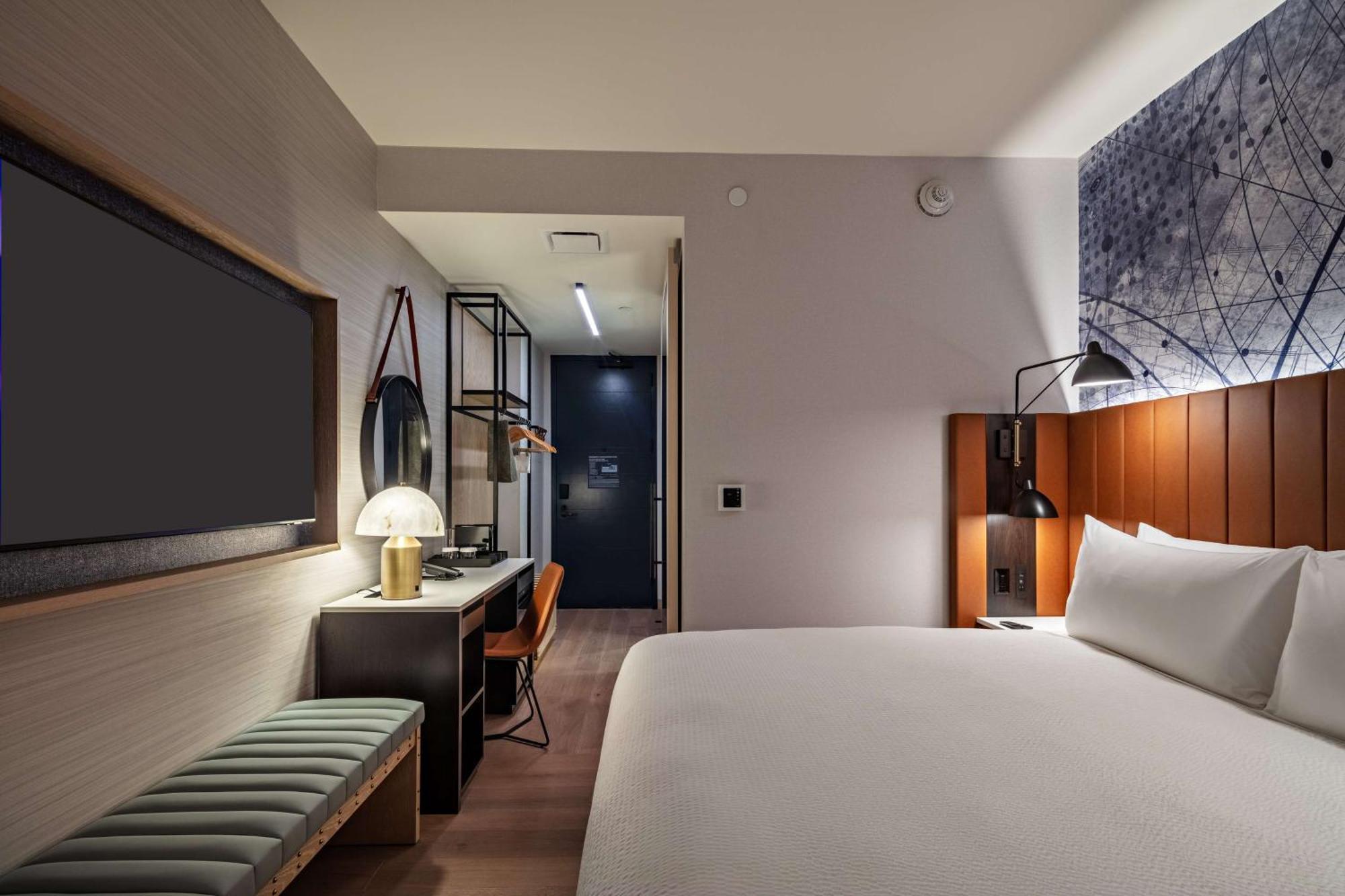 Quarto com Cama King-size e Vista da Avenida Times Square - Andar Superior