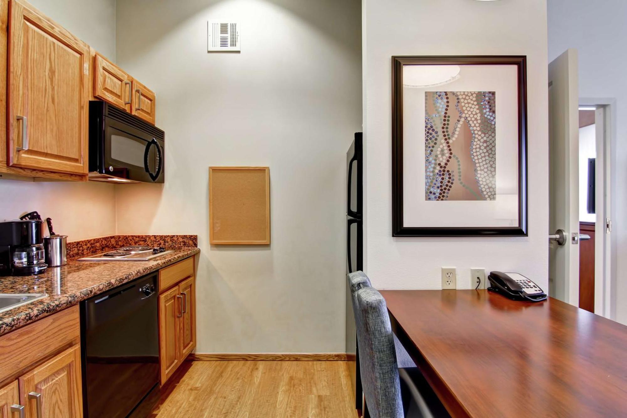 One-Bedroom Queen Suite with Two Queen Beds - Non-Smoking