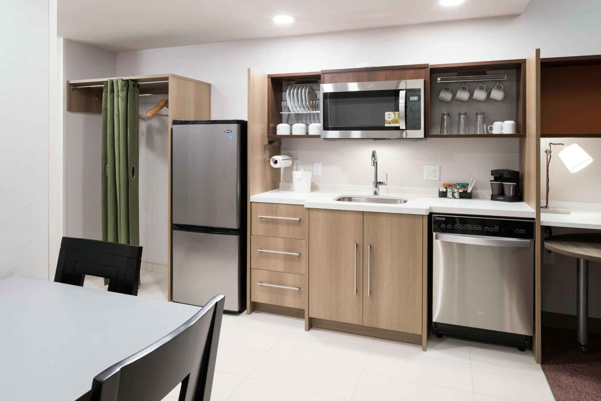 One-Bedroom King Suite - Non-Smoking