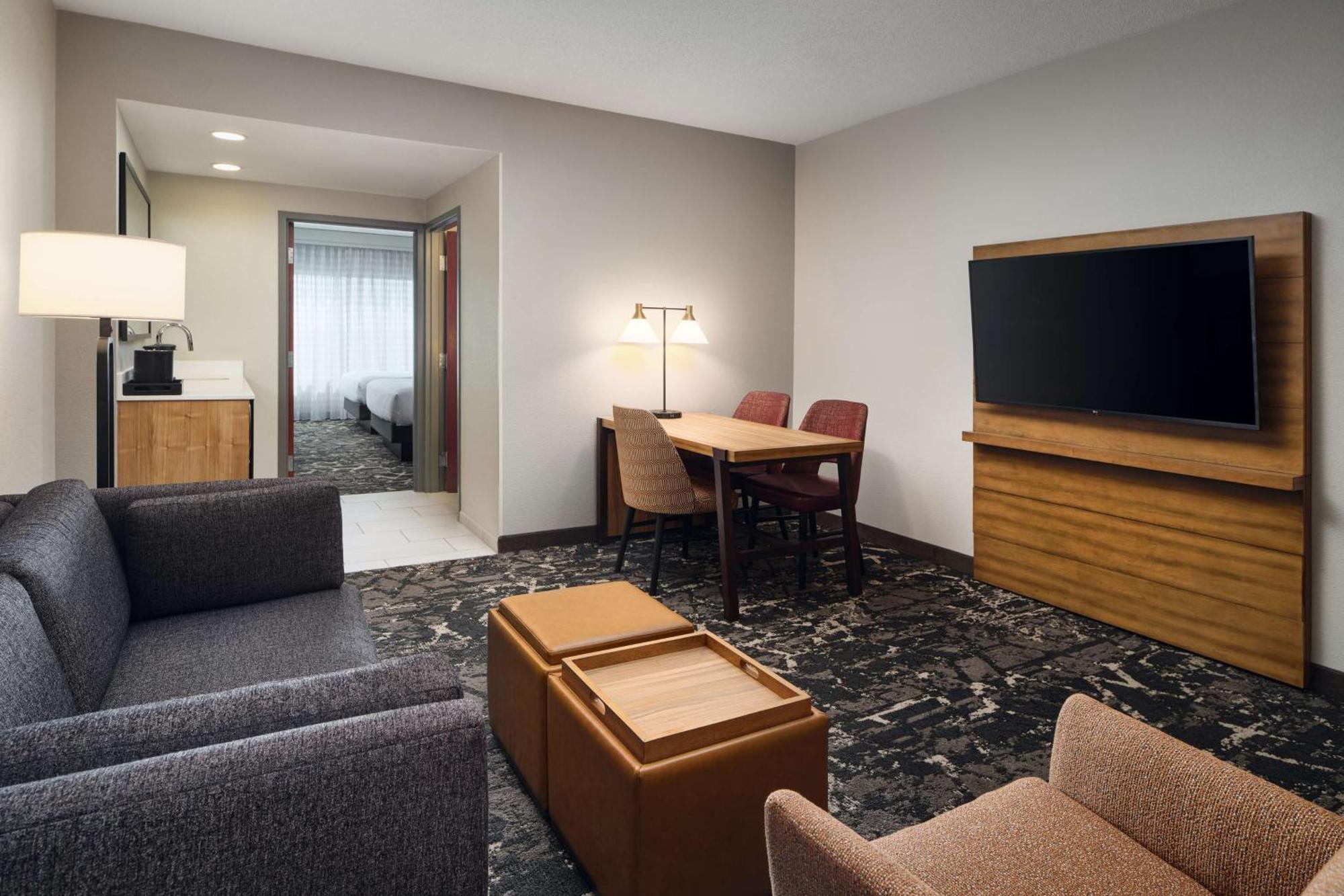 One-Bedroom King Suite Hearing Access or Non-Smoking