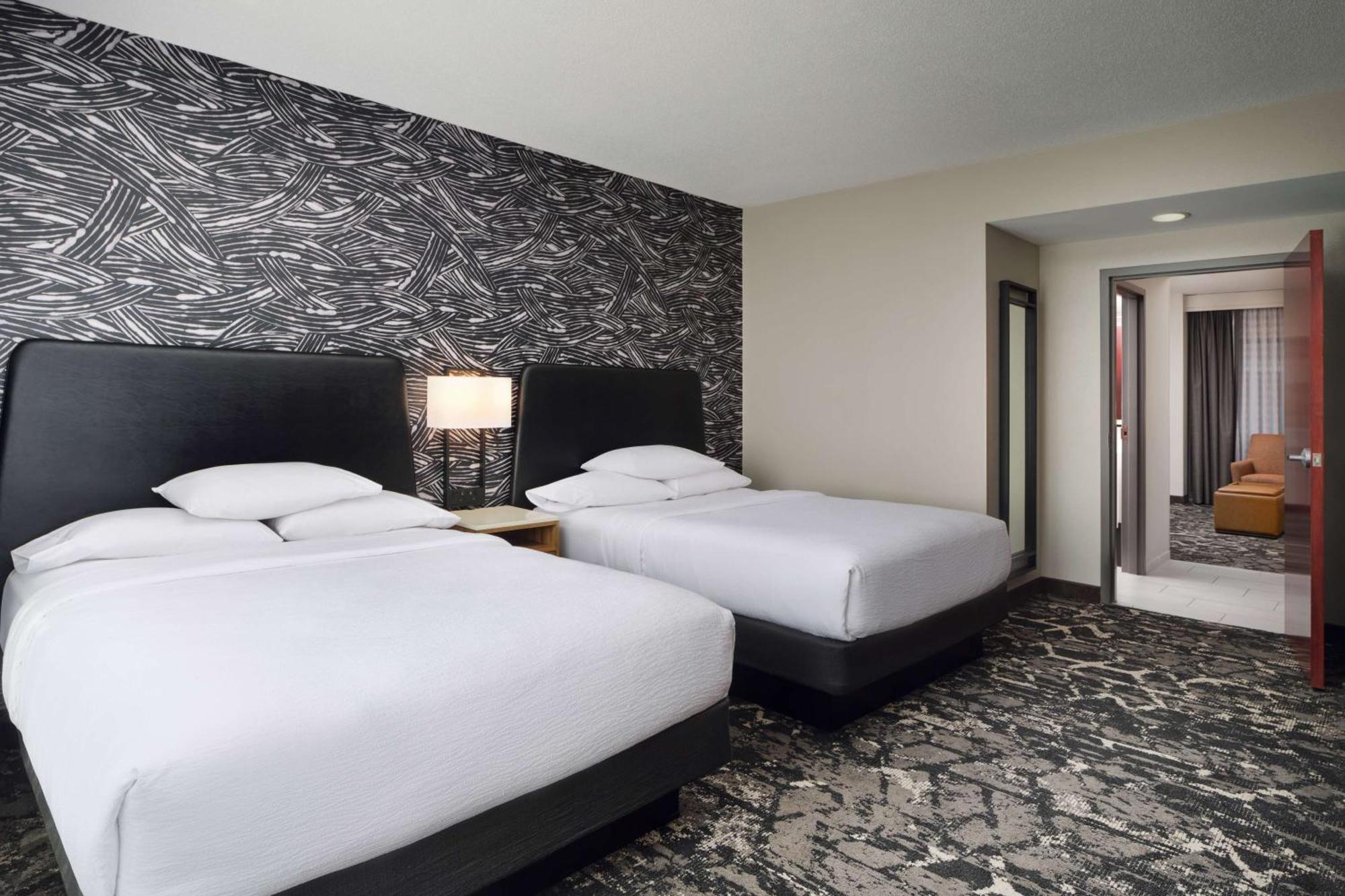 Two-Room Queen Suite Two Queen Beds