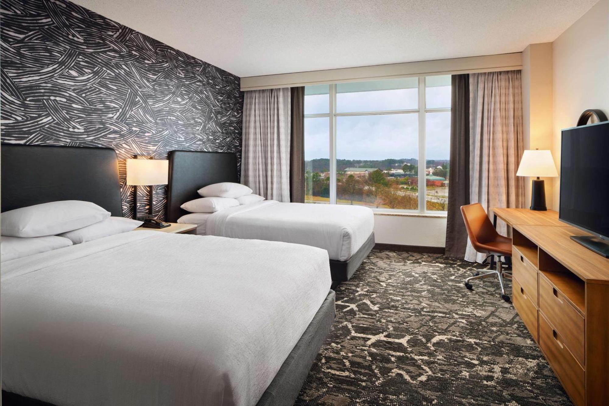 Two-Room Queen Suite Two Queen Beds