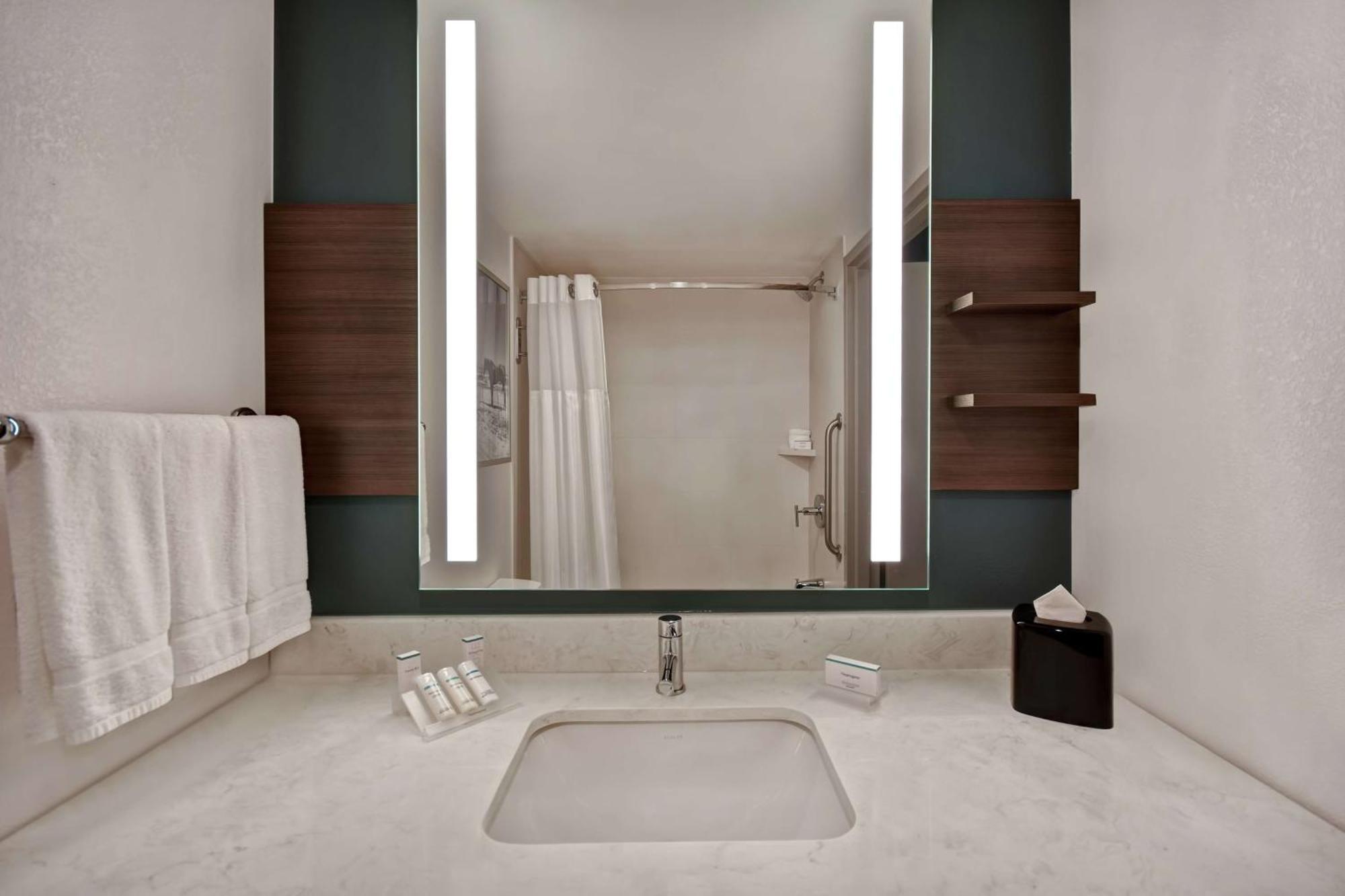 Habitación con 2 camas grandes