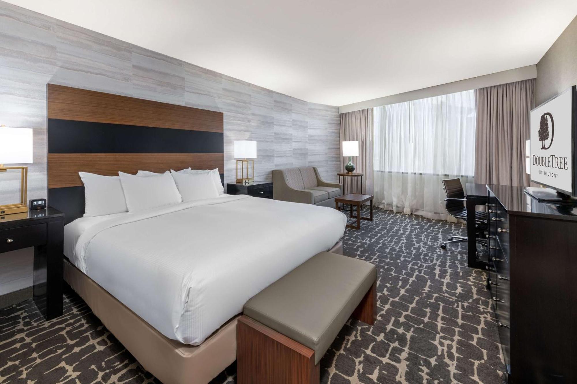 King Room with Mountain View