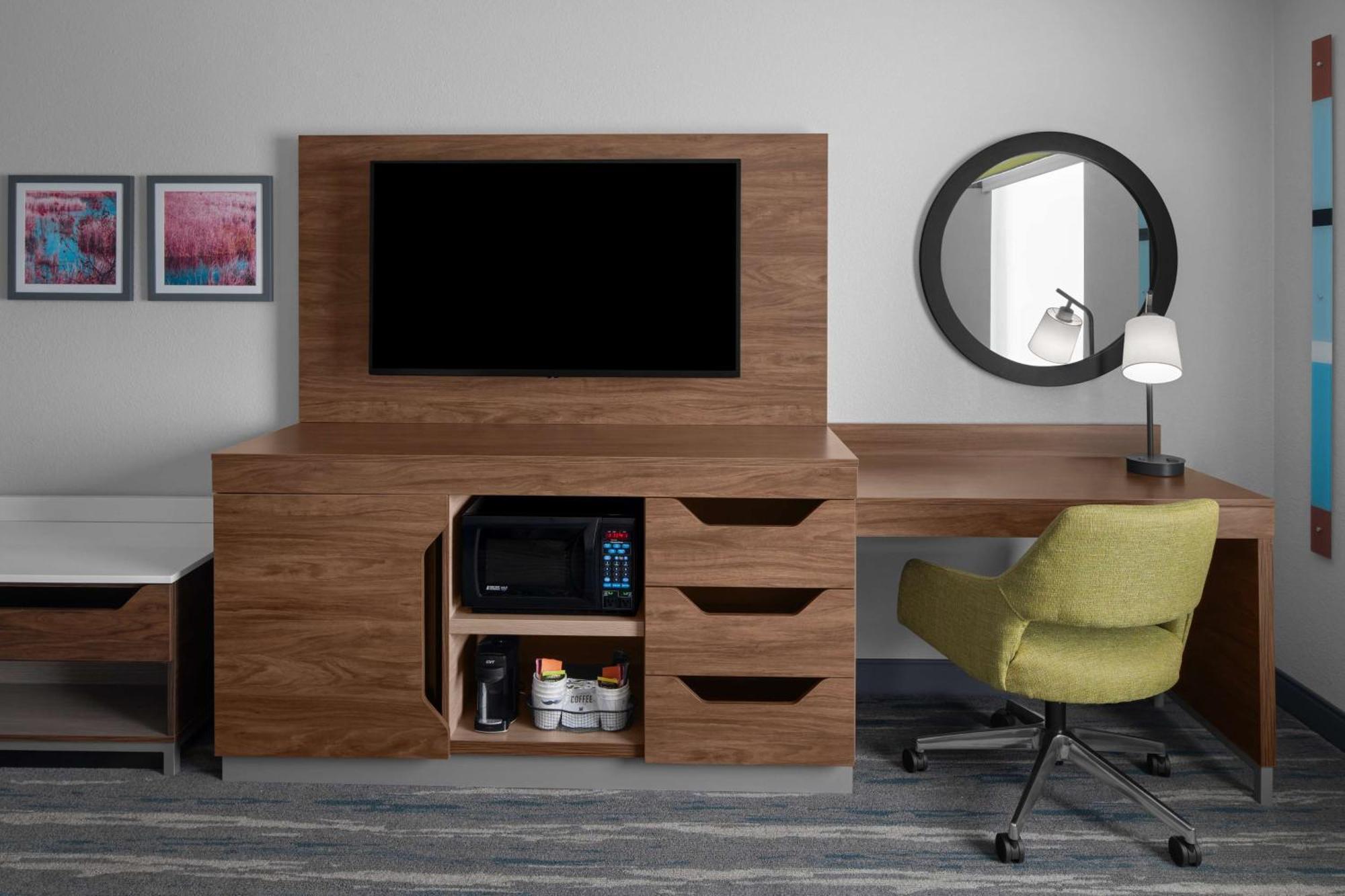 King Room with Accessible Tub - Mobility and Hearing Access/Non-Smoking