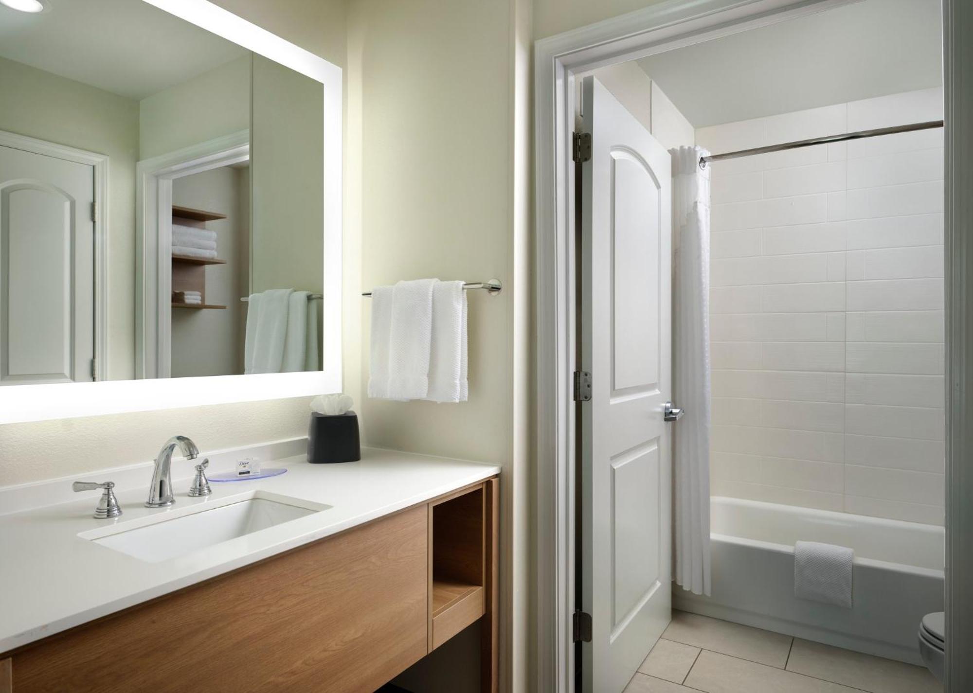Queen Suite - Hearing Accessible