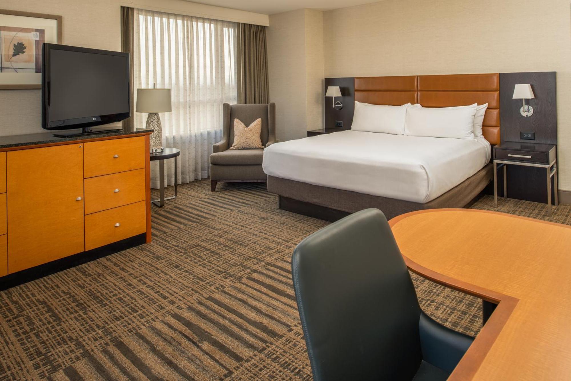 Corner Junior King Suite
