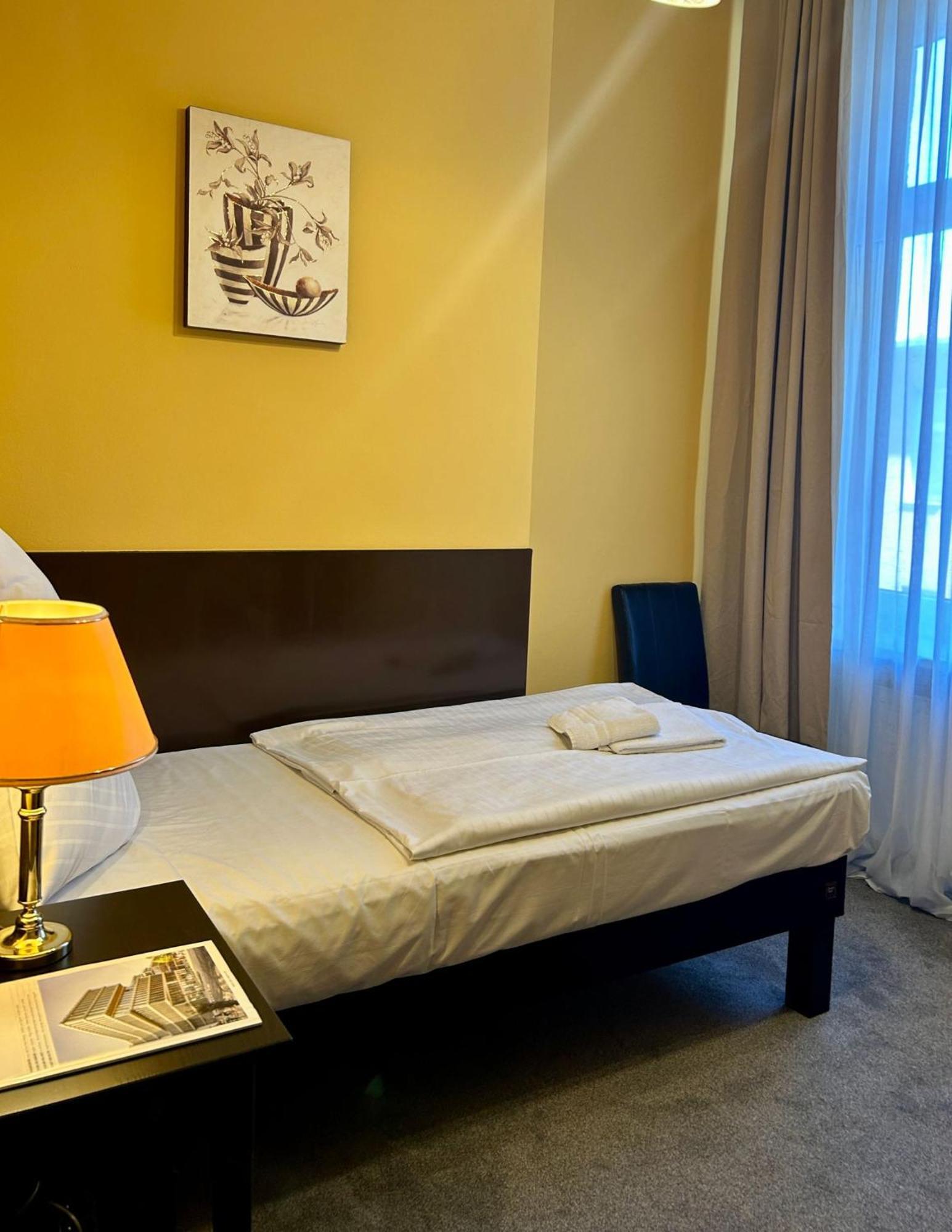 Single Room,1549026250:JPEG