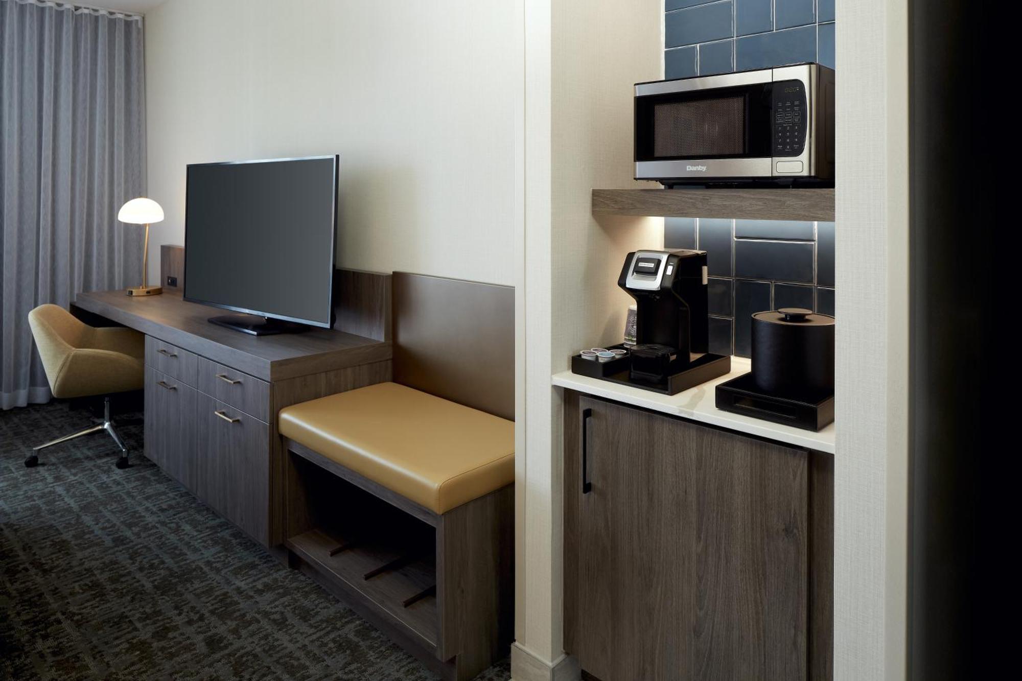 Premium King Room,1551403135:JPEG