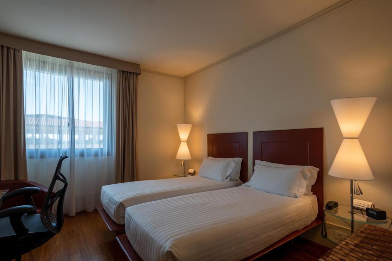 Quarto com 2 Camas de Solteiro