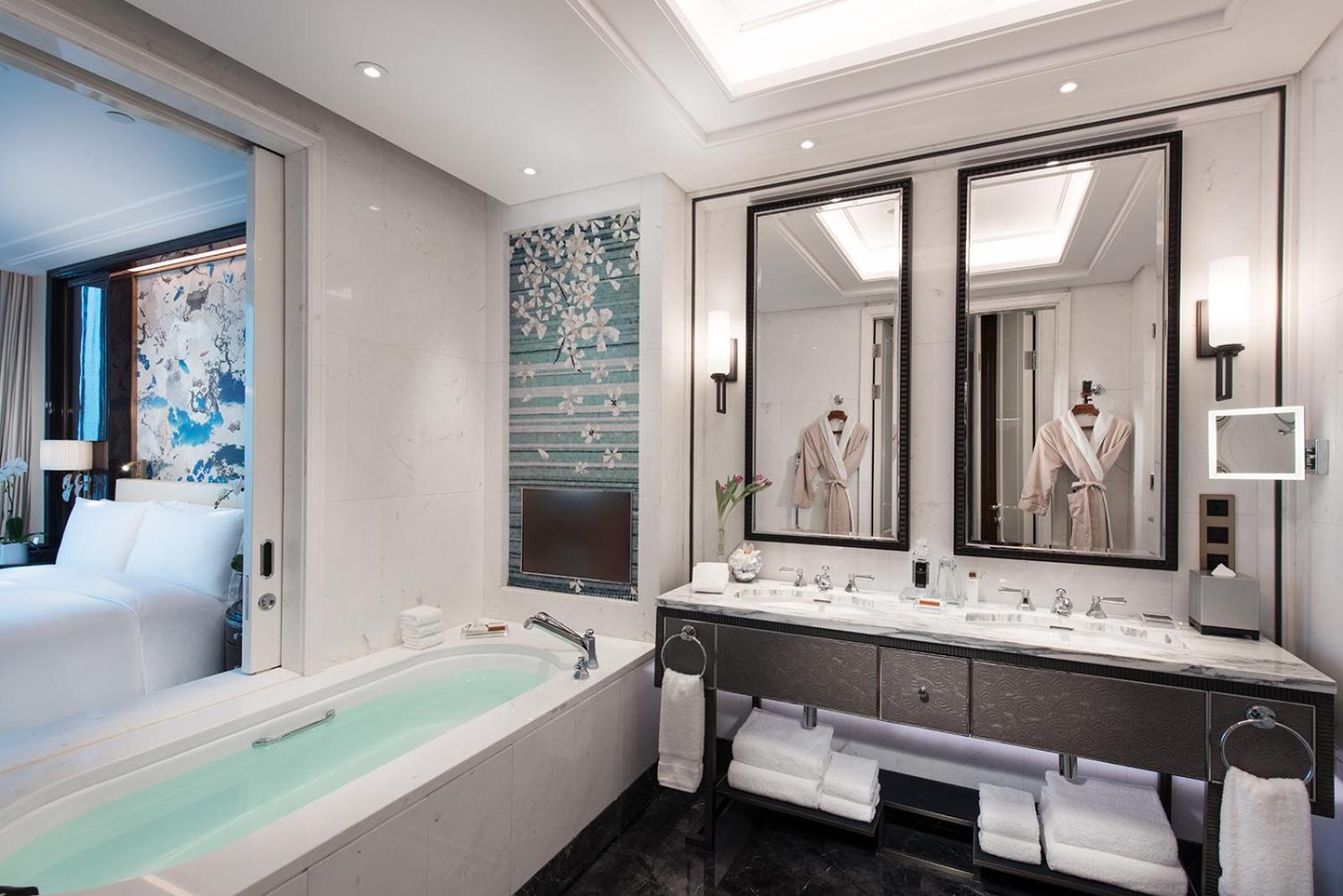 King Room with Lake View