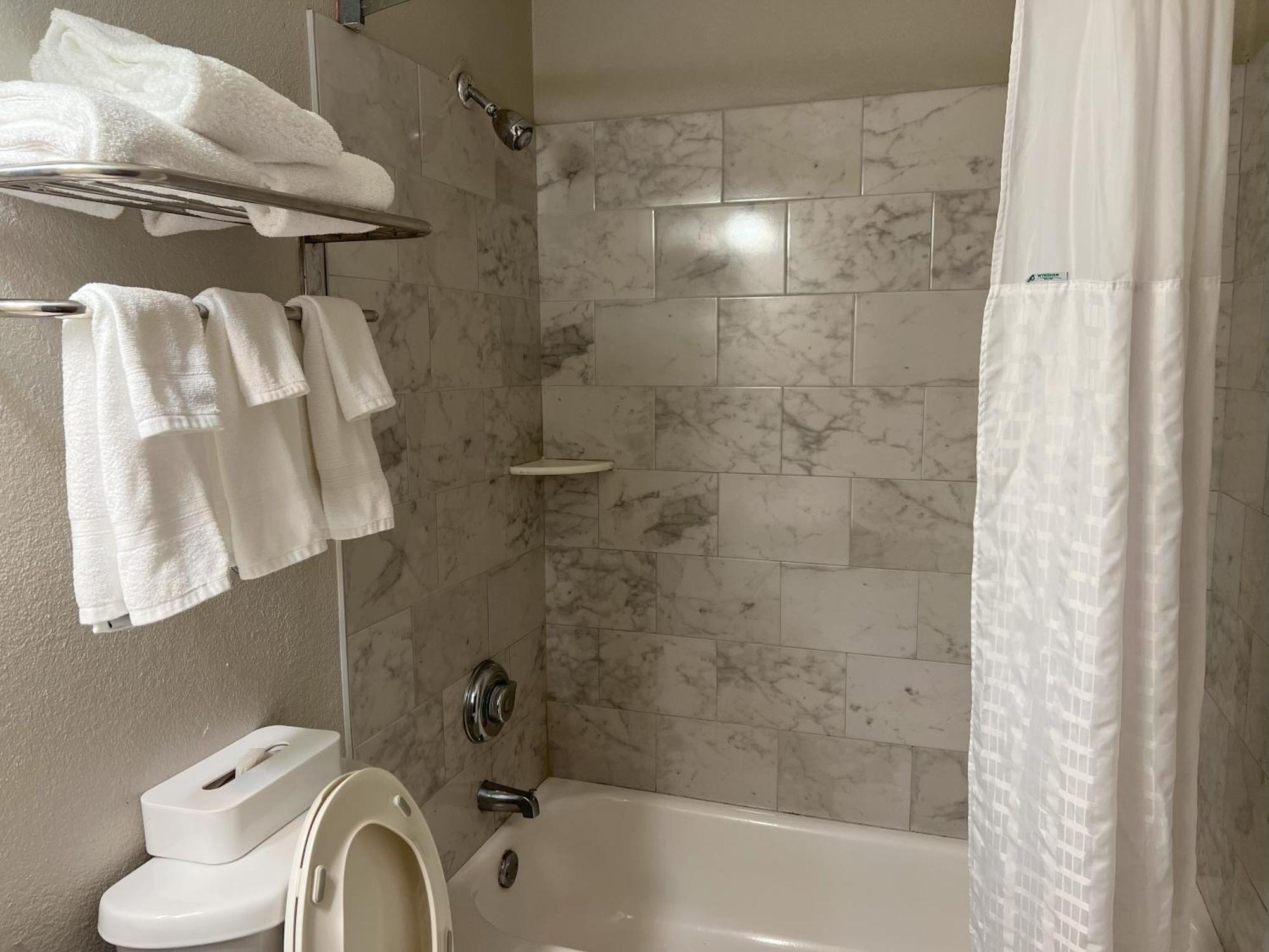 Queen Room with Two Queen Beds - Ground Floor/Non-Smoking