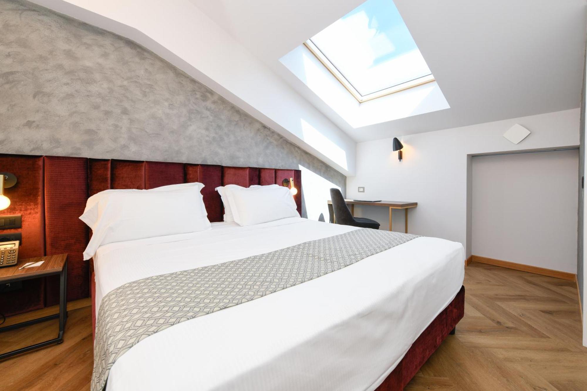 Standard Double Room,1549136959:JPEG