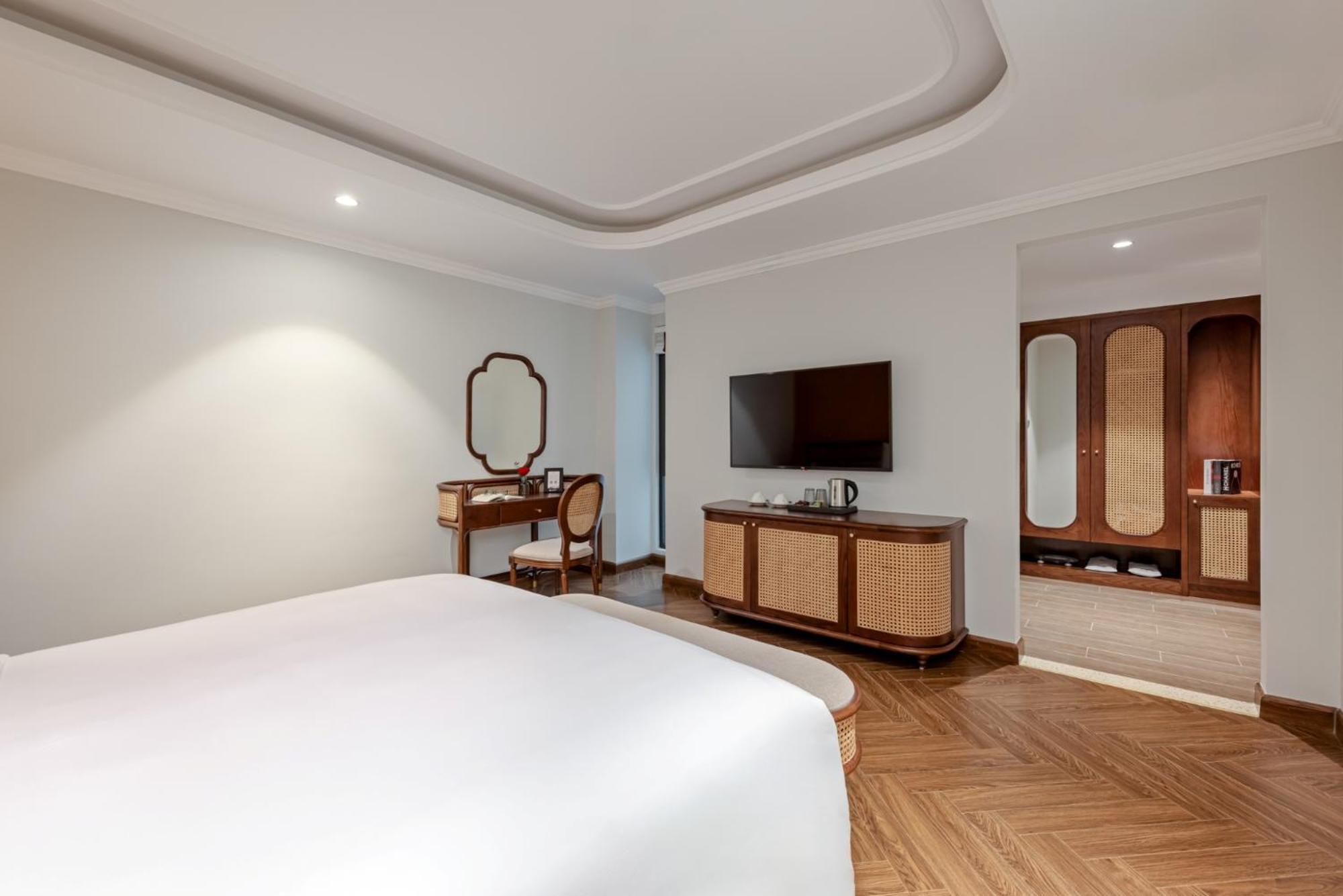 Deluxe Room – Internal Window
