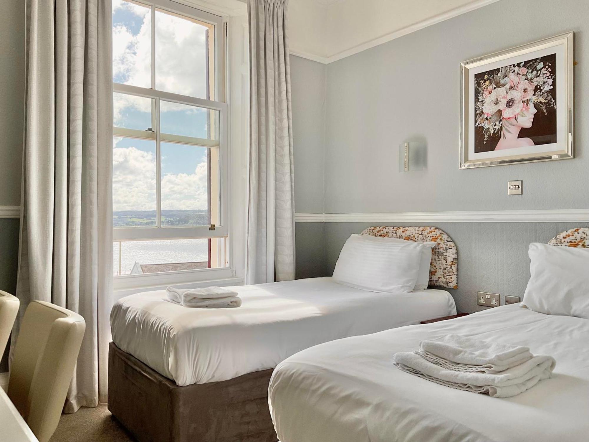 Twin Room,1550037754:JPEG