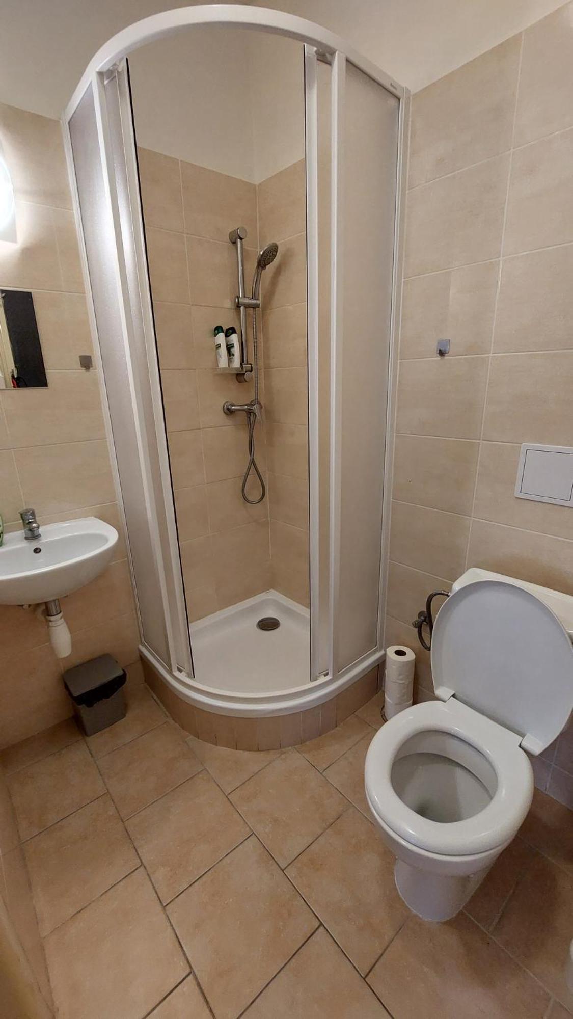 Standard Suite,1668073635:JPEG