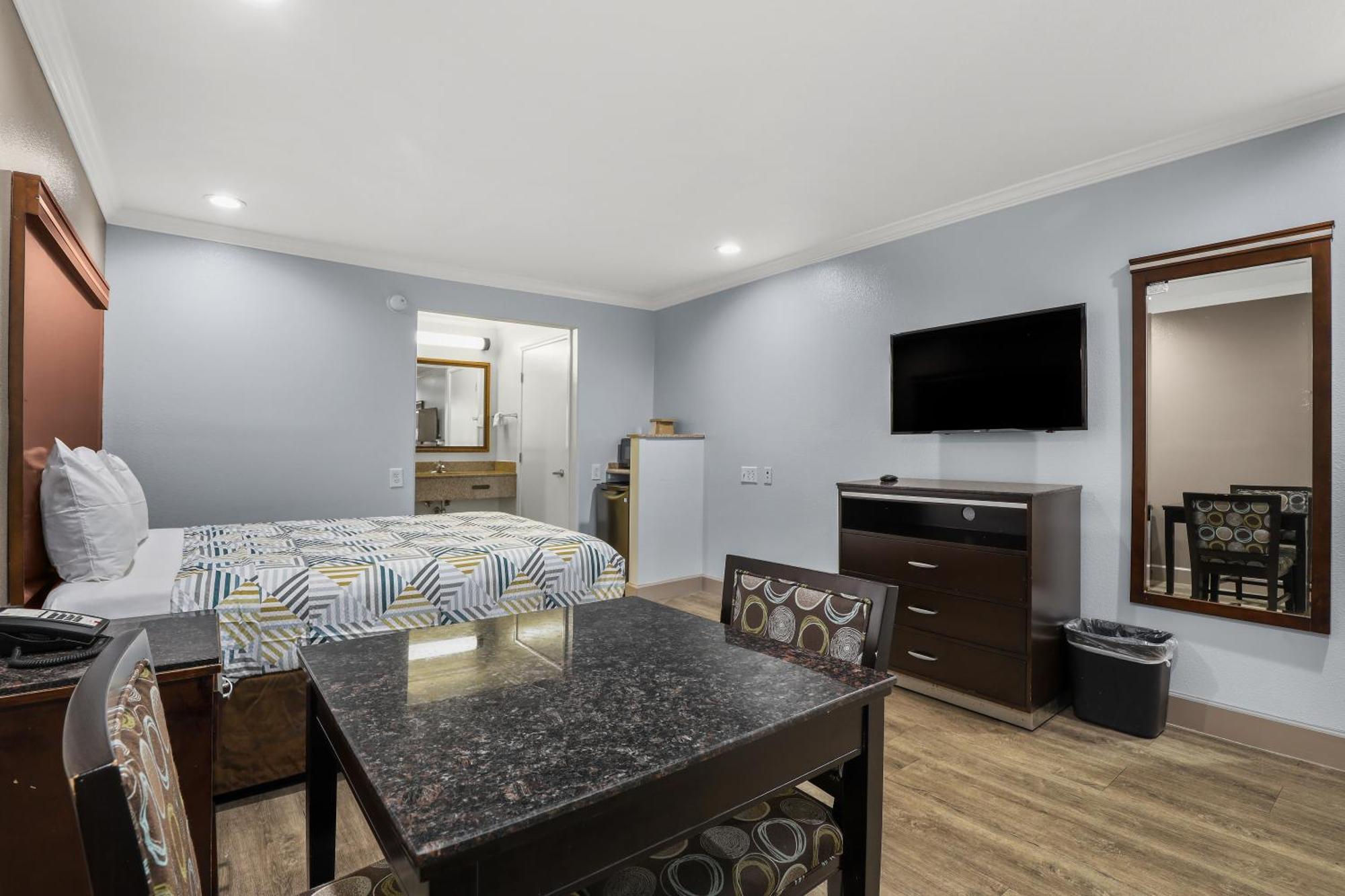 Habitación con cama grande y micronevera - No fumadores