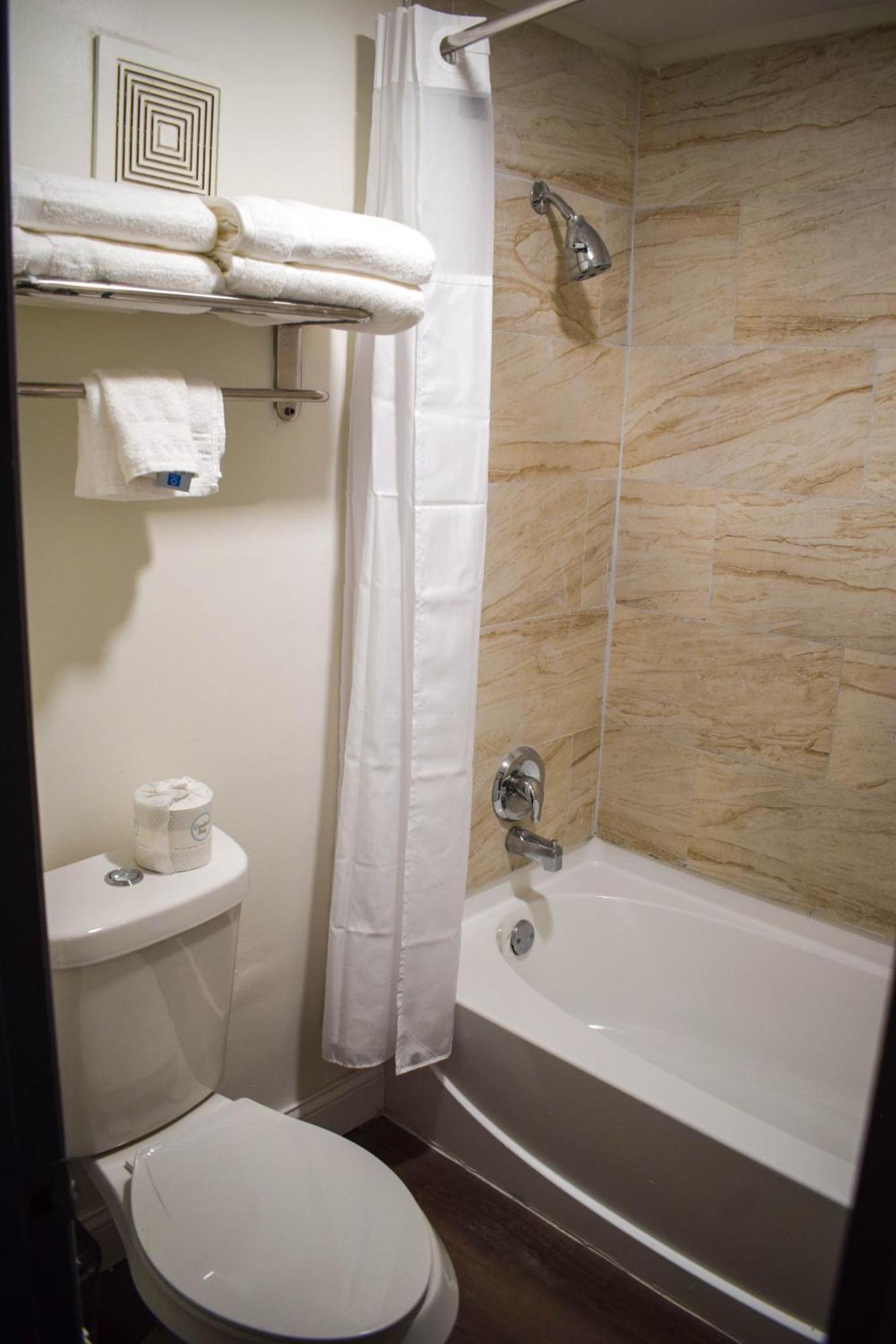 Deluxe Queen Room with Two Queen Beds - Non-Smoking