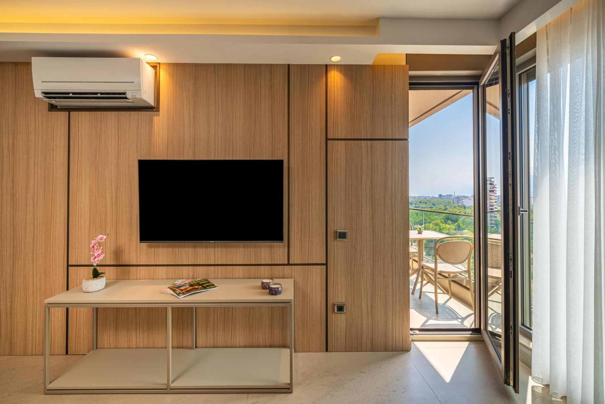 Deluxe Apartment,1549364800:JPEG