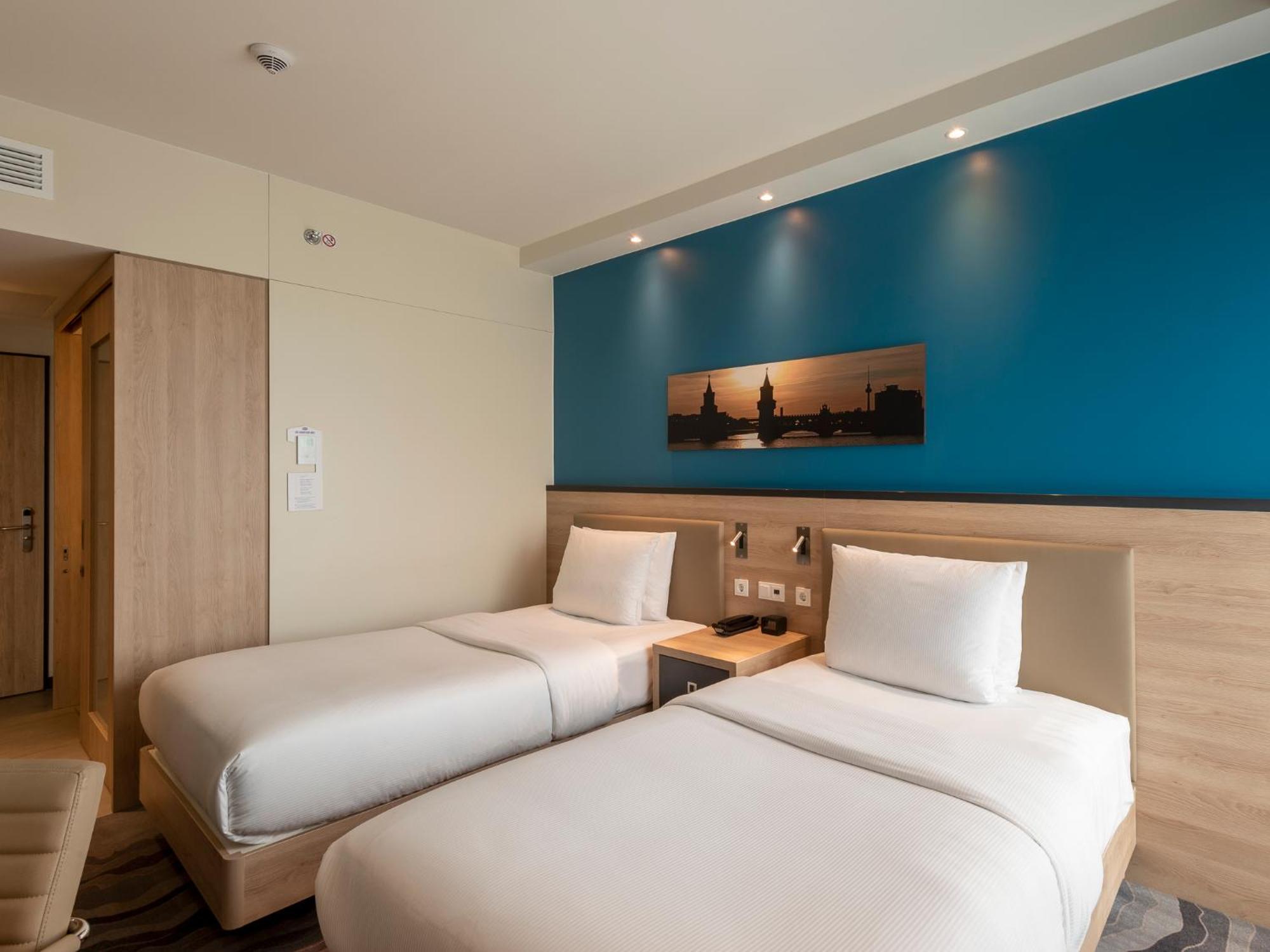 Twin Room with City View,1549434217:JPEG