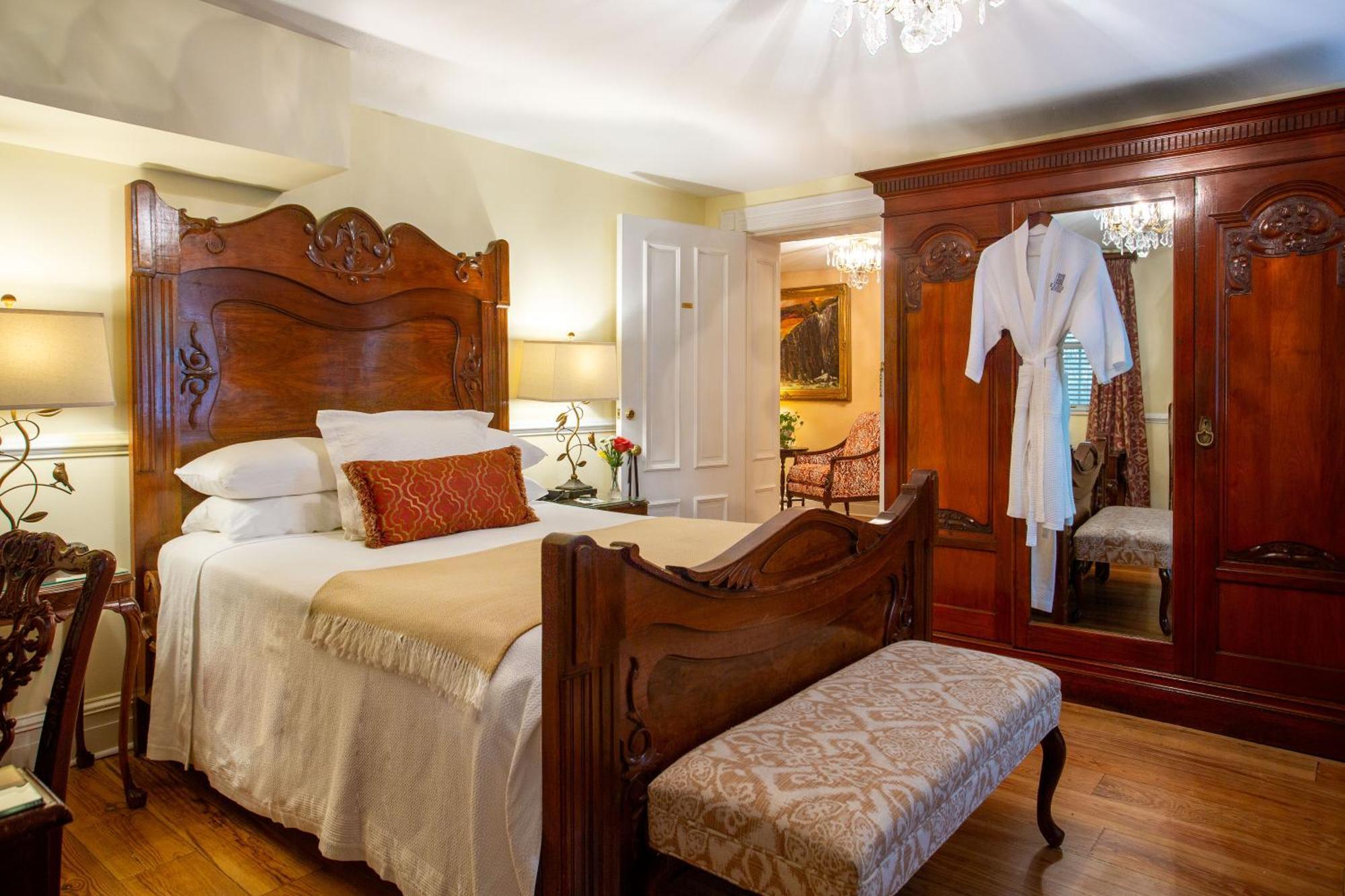 Quarto Classic com Cama Queen-size - George Whitfield