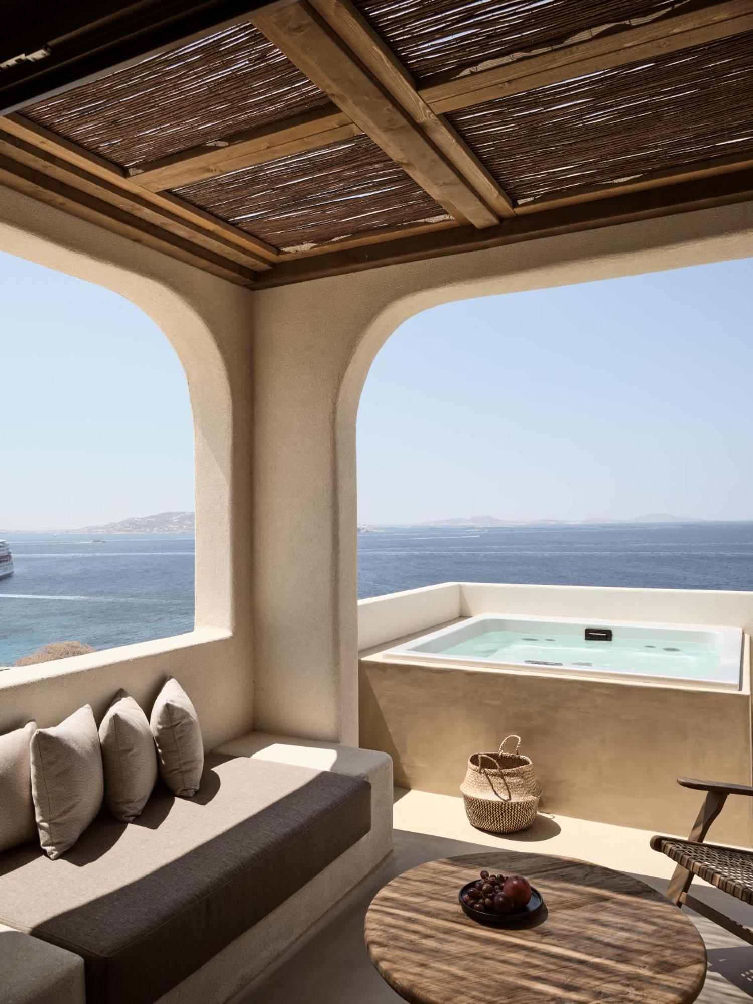 OMEON Signature Suite mit Meeresblick und eigenem Whirlpool