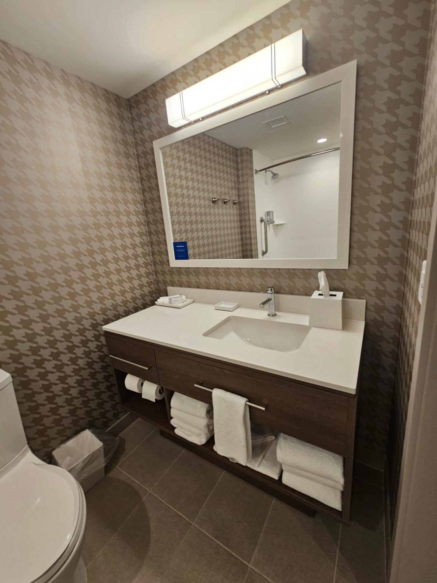 Studio Suite with Two Queen Bes and Bath Tub - Mobility Accessible