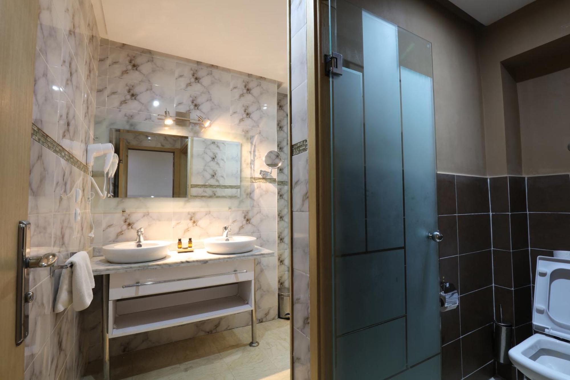 Junior Suite,1551486037:JPEG