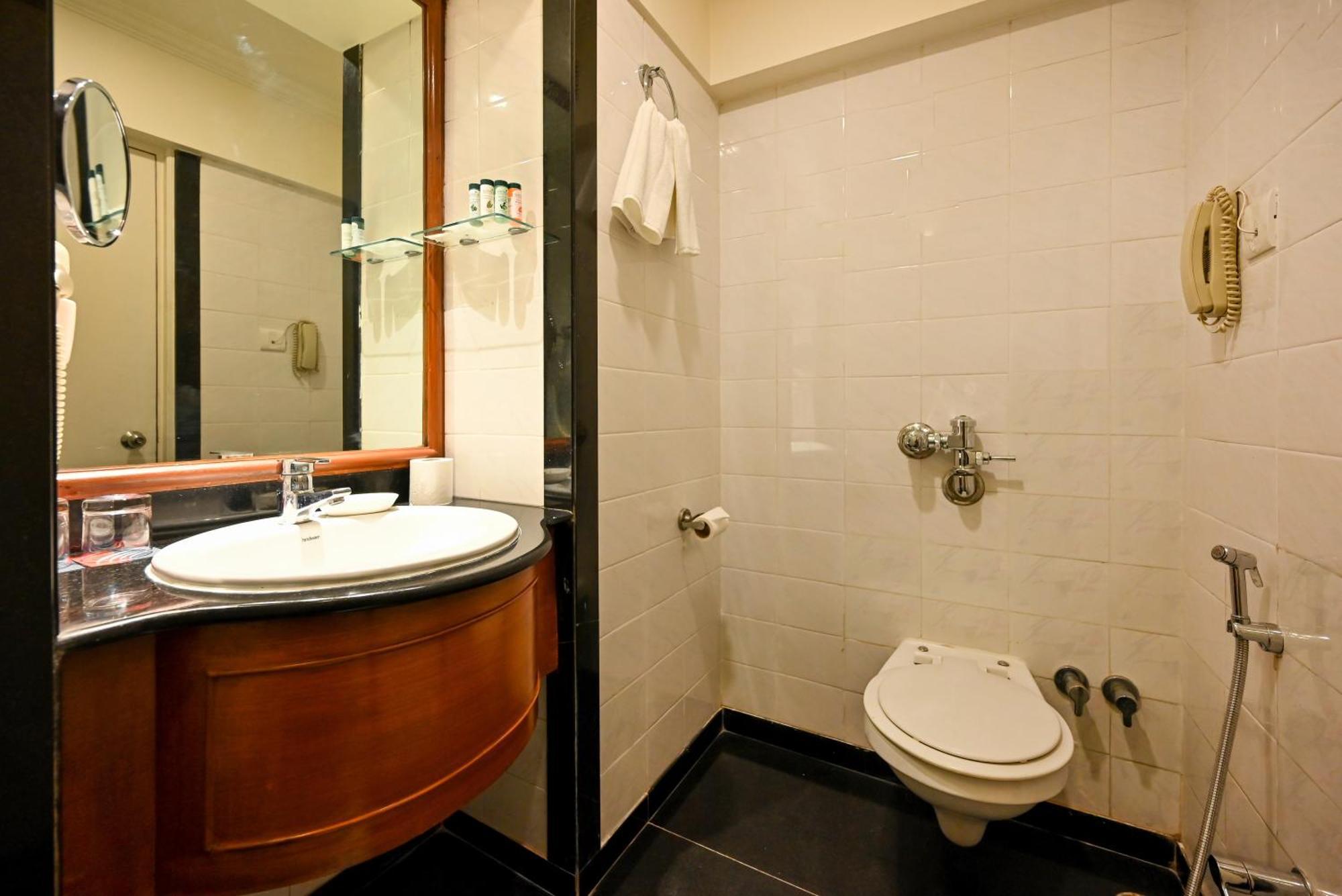 Suite Room Mini Bar Hamper Non-Alcoholic Bottle of chef’s choice veg or non-veg platter 4 pieces of laundry & unlimited drinks between 1830 1930 at Tamarind Restaurant T&C Apply,1499323561:JPEG