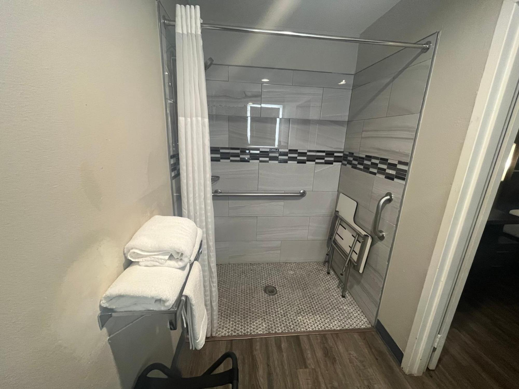 King Room - Accessible/Non-Smoking