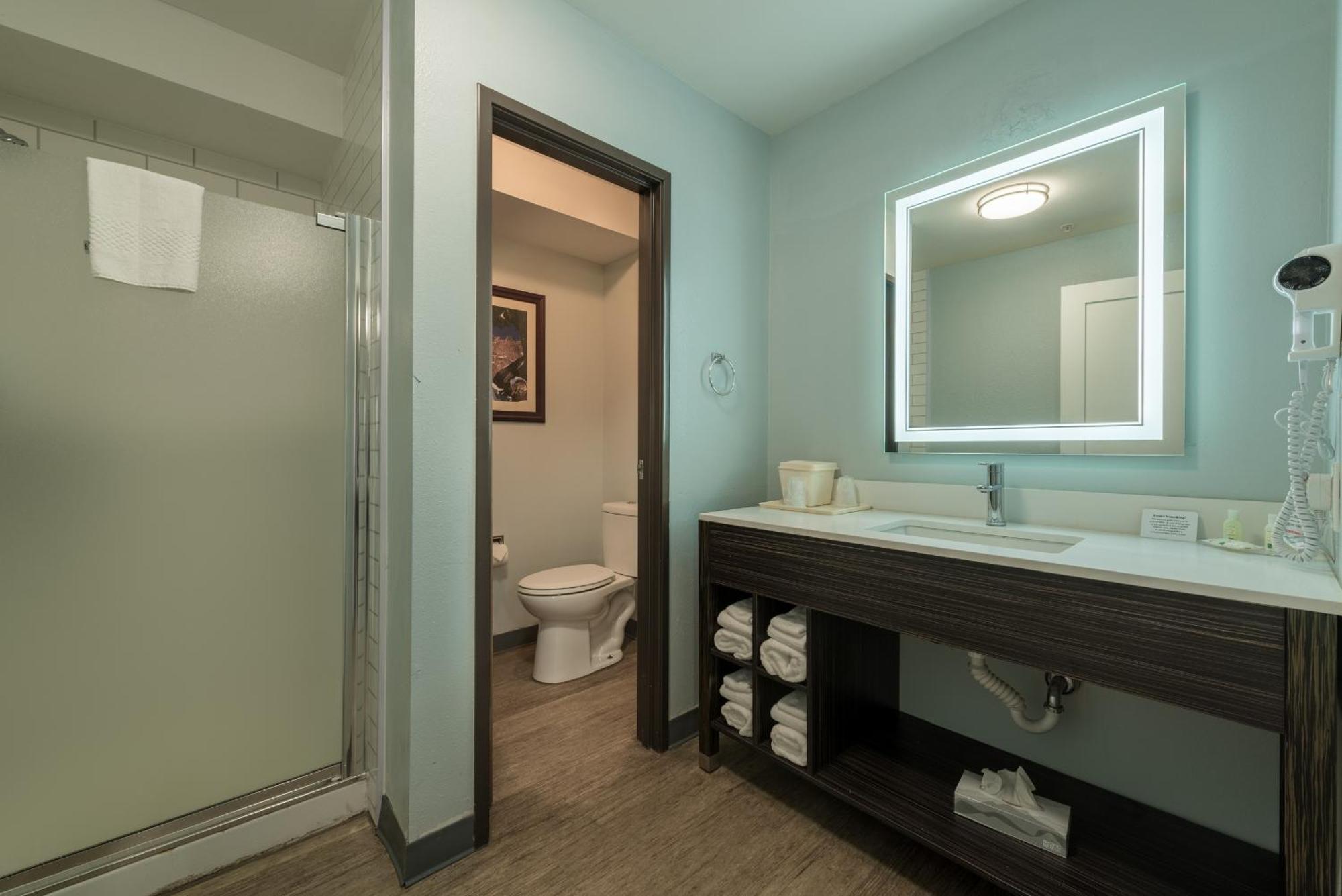 Queen Suite with Two Queen Beds - Non Smoking