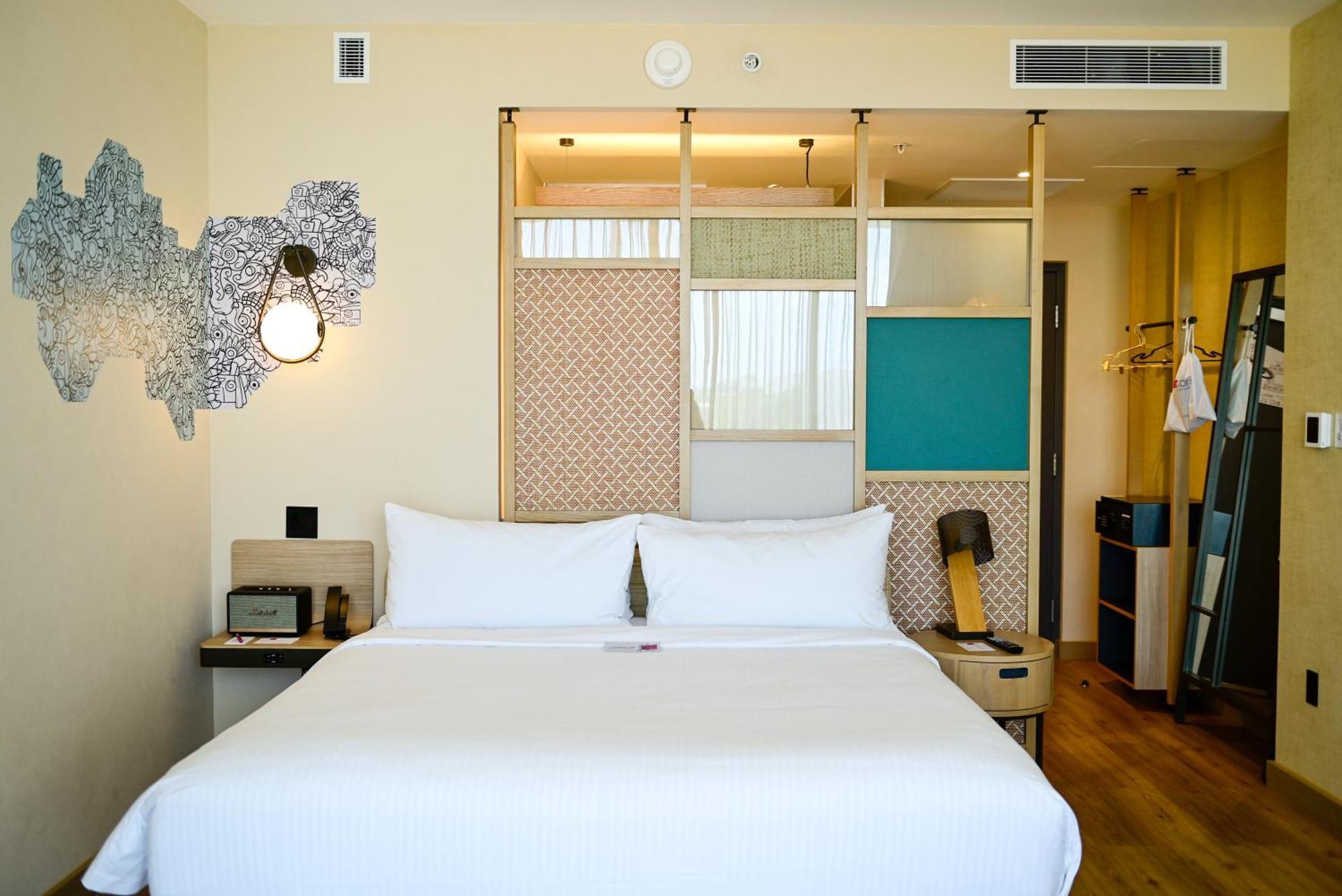Aloft Guest room, 1 King,1552027480:JPEG