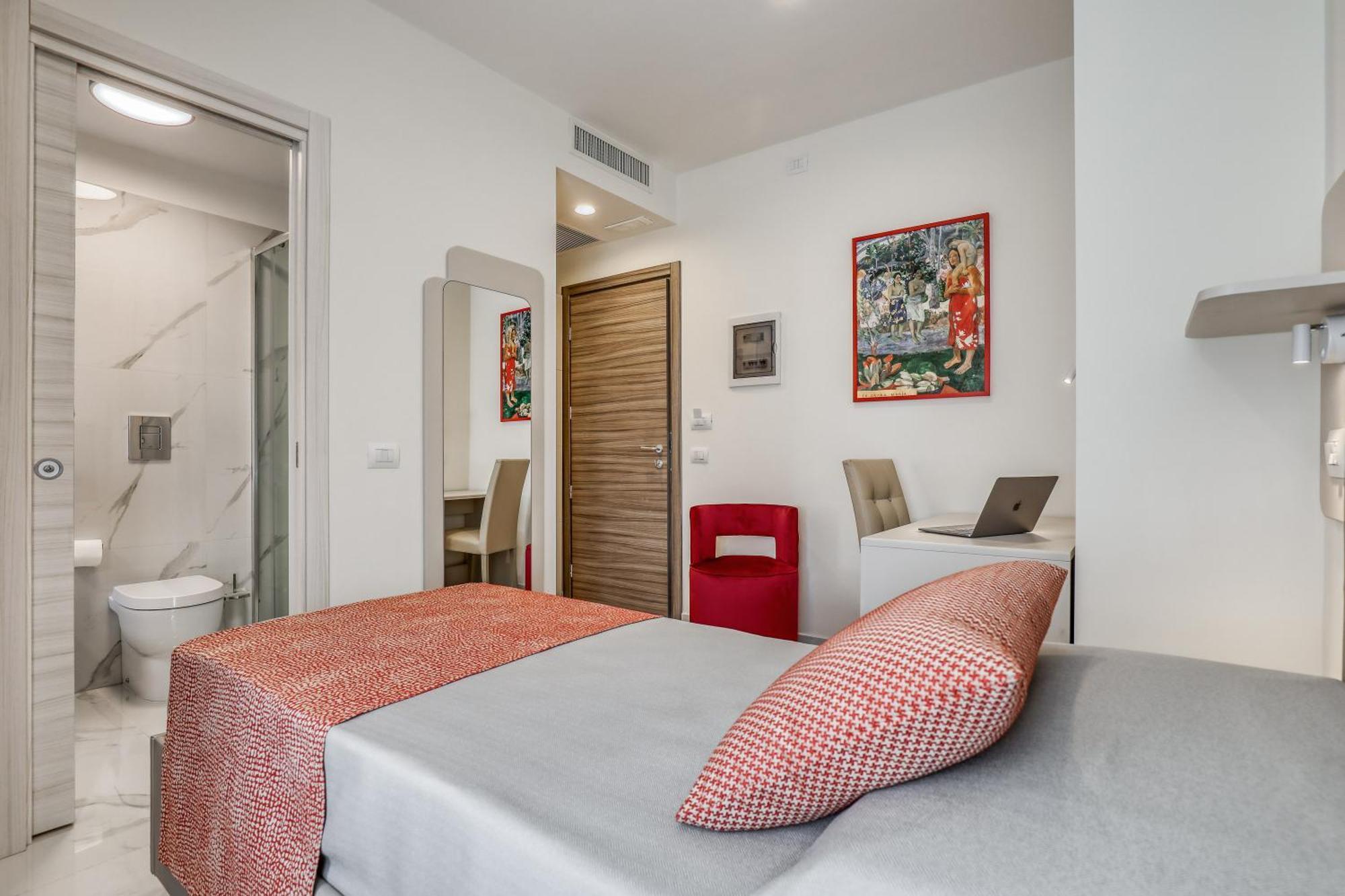 Large Single Room,1549757422:JPEG