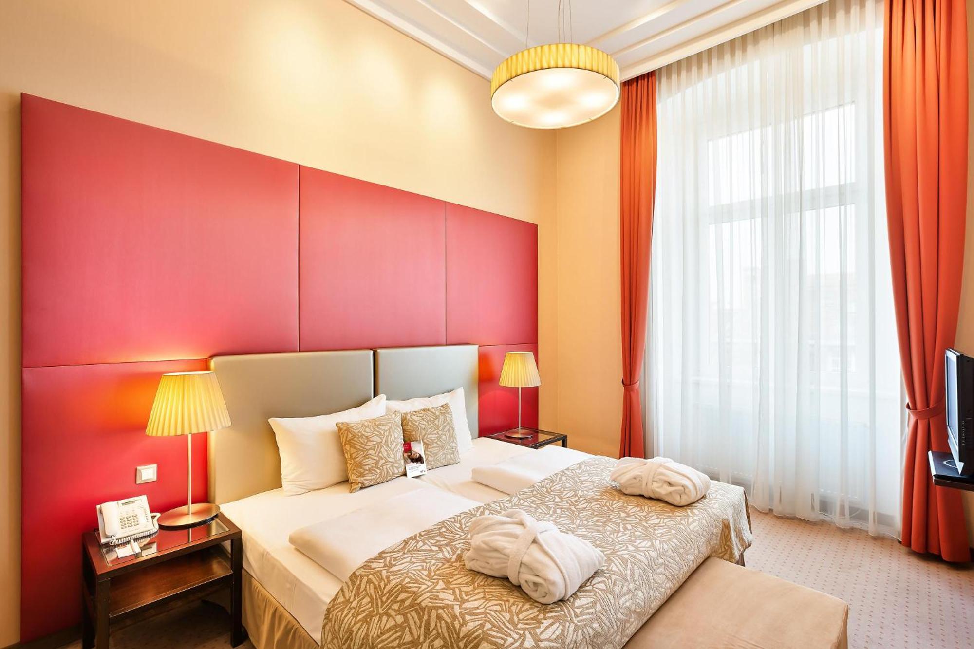 Junior Suite,1549758691:JPEG