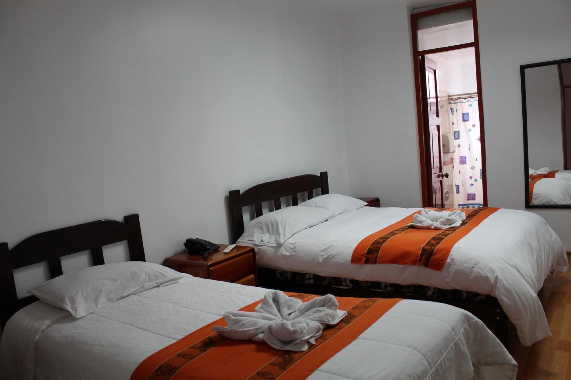 Quarto Duplo com 2 Camas de Casal